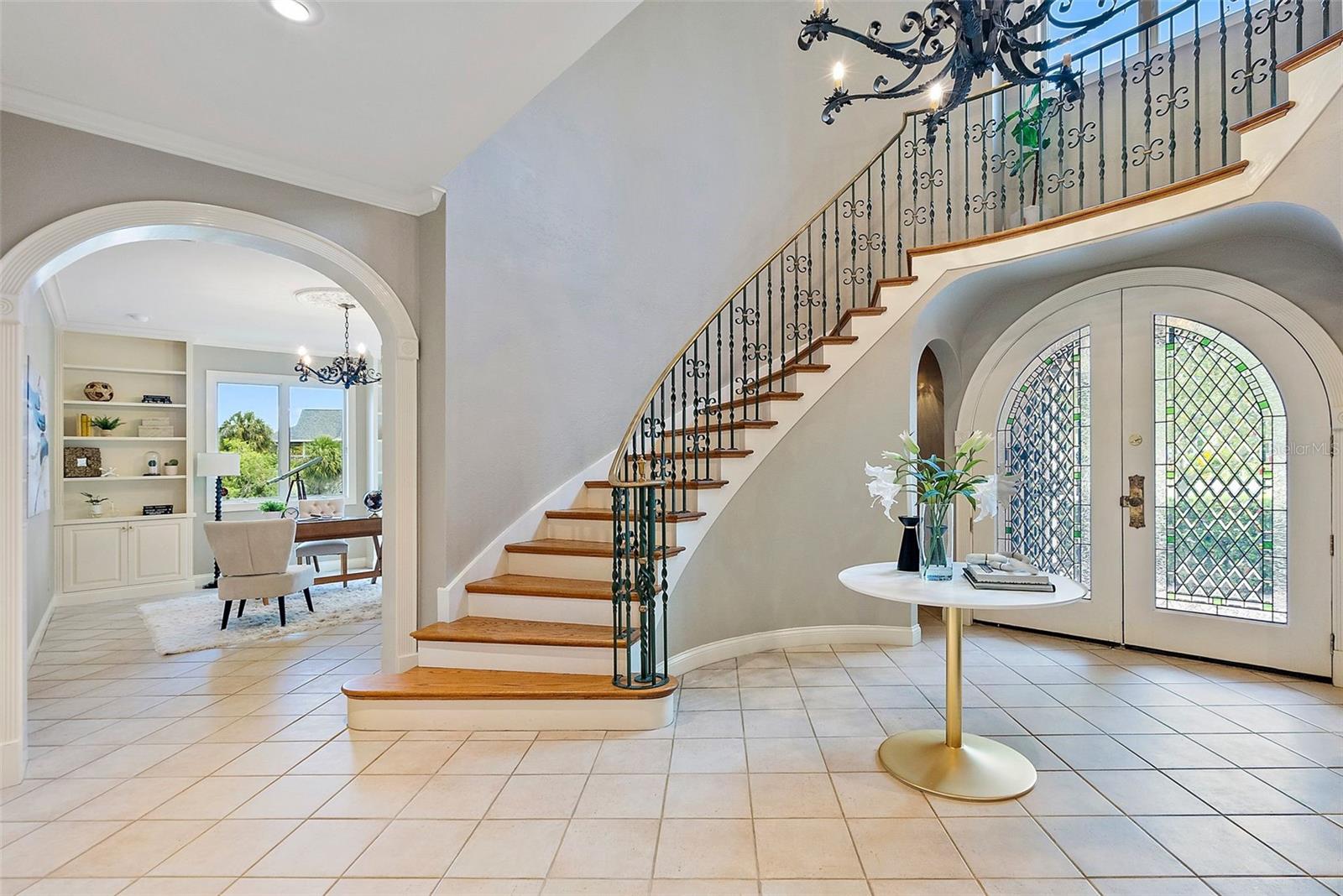 827 COLUMBUS DRIVE