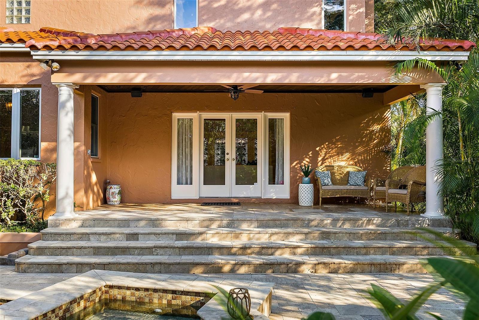 827 COLUMBUS DRIVE
