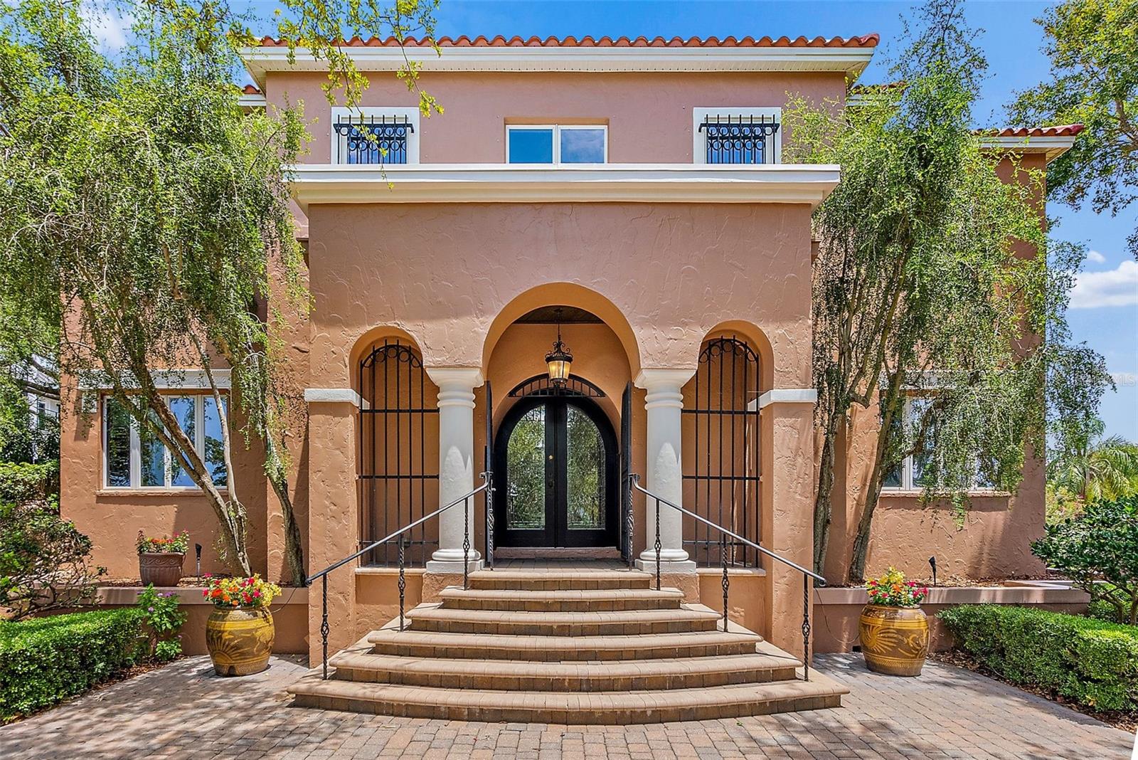 827 COLUMBUS DRIVE