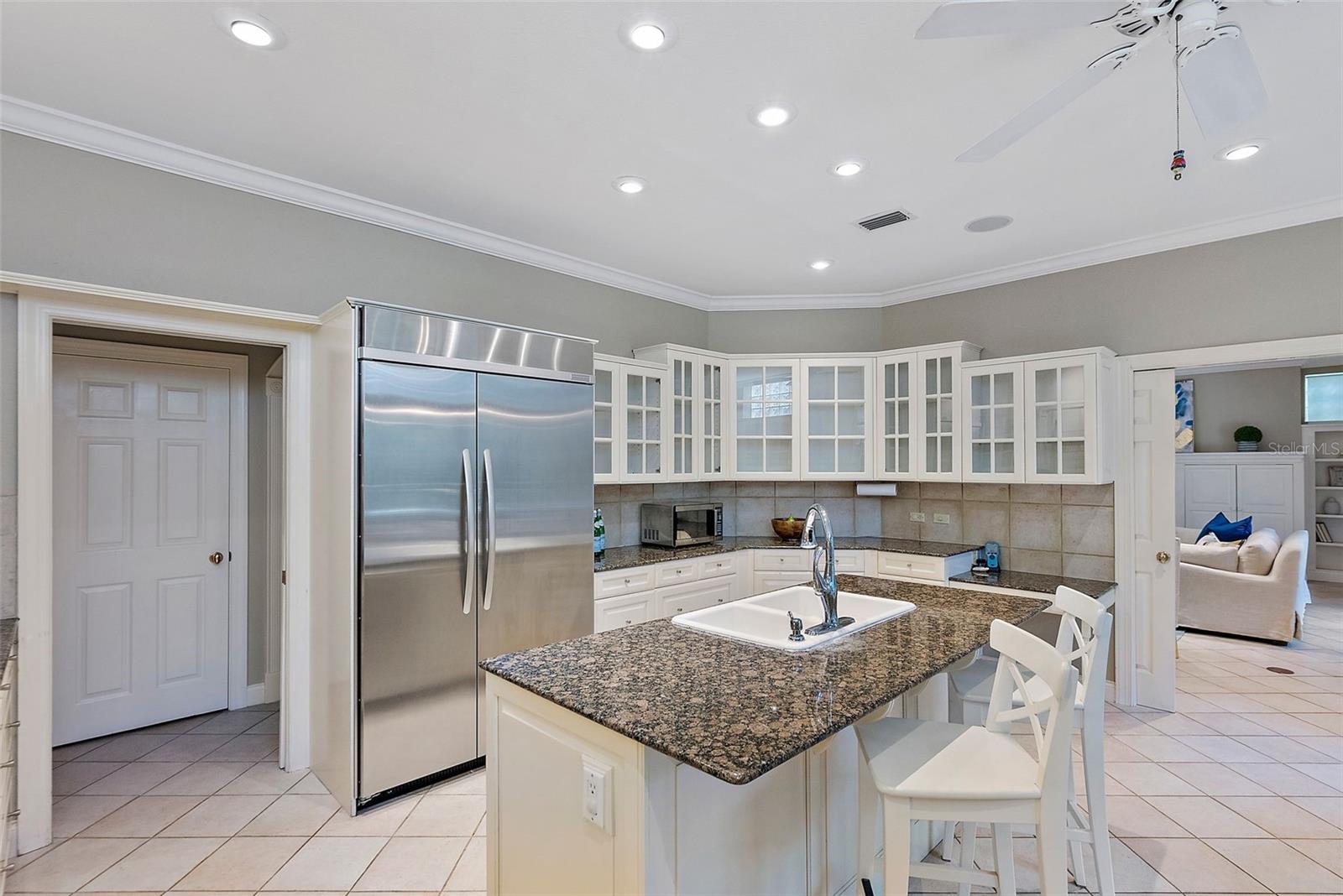 827 COLUMBUS DRIVE