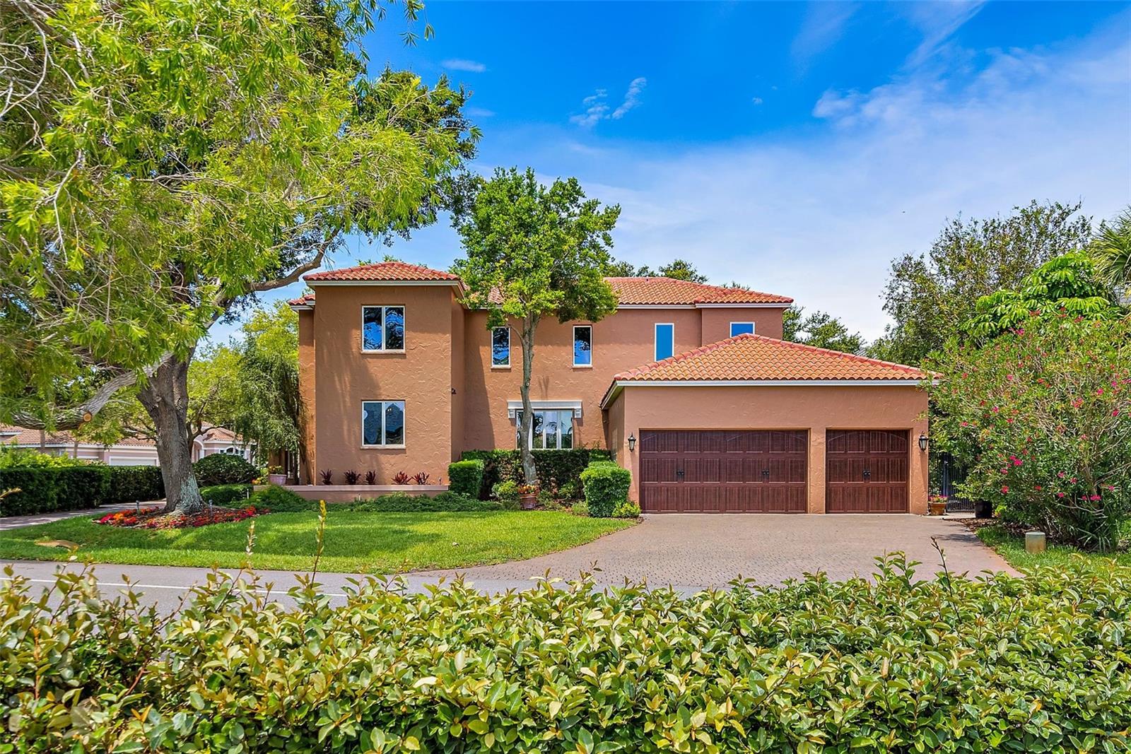 827 COLUMBUS DRIVE