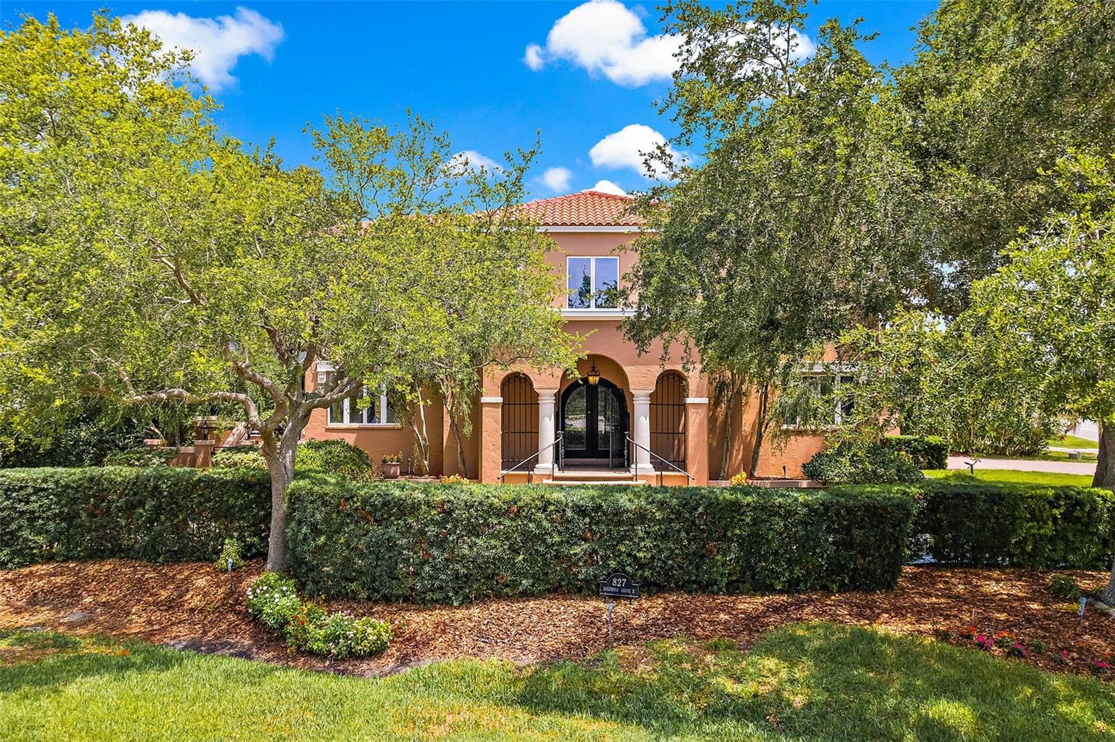 827 COLUMBUS DRIVE