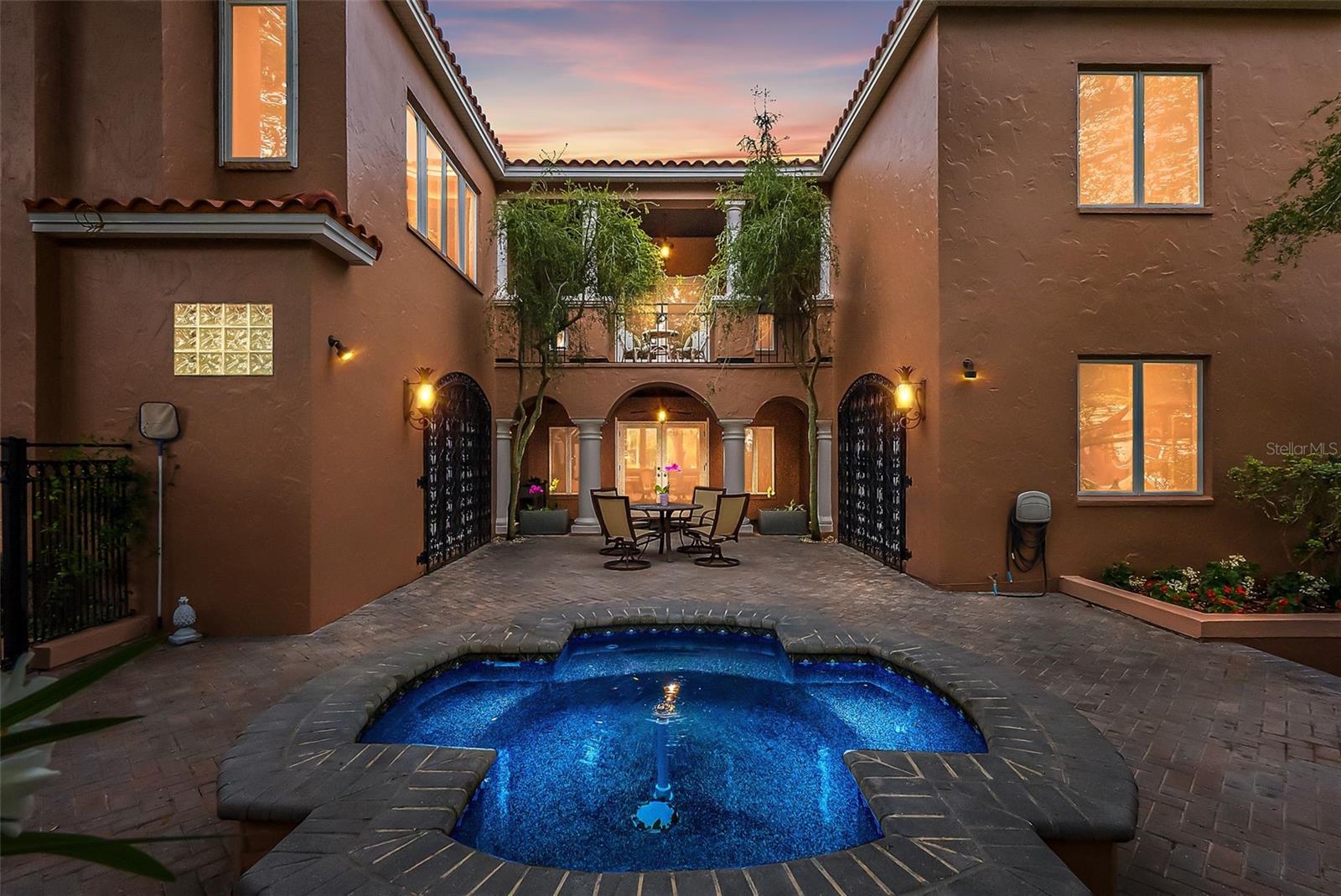 827 COLUMBUS DRIVE