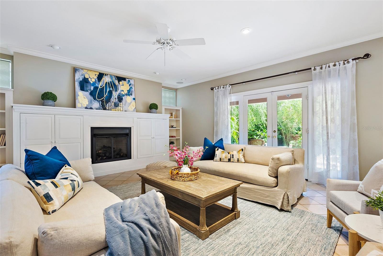 827 COLUMBUS DRIVE