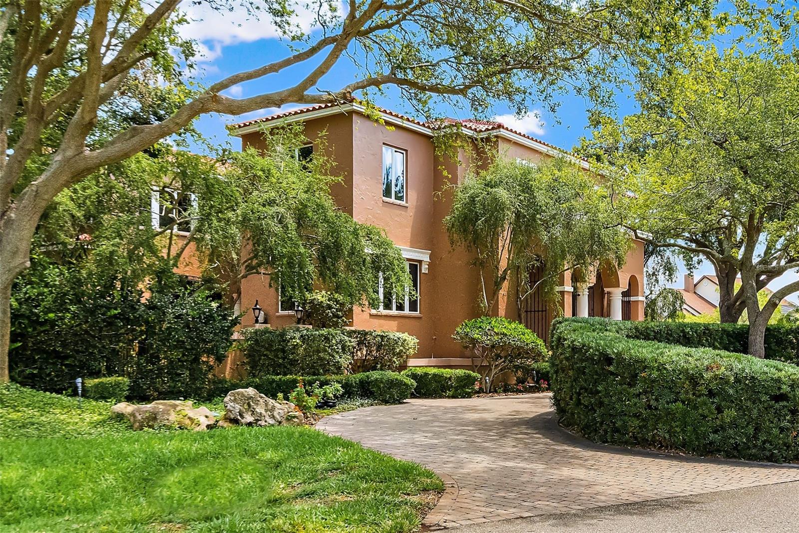 827 COLUMBUS DRIVE