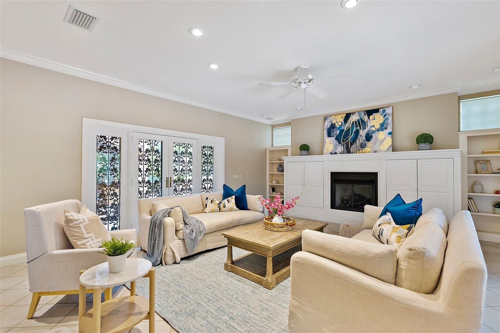 827 COLUMBUS DRIVE