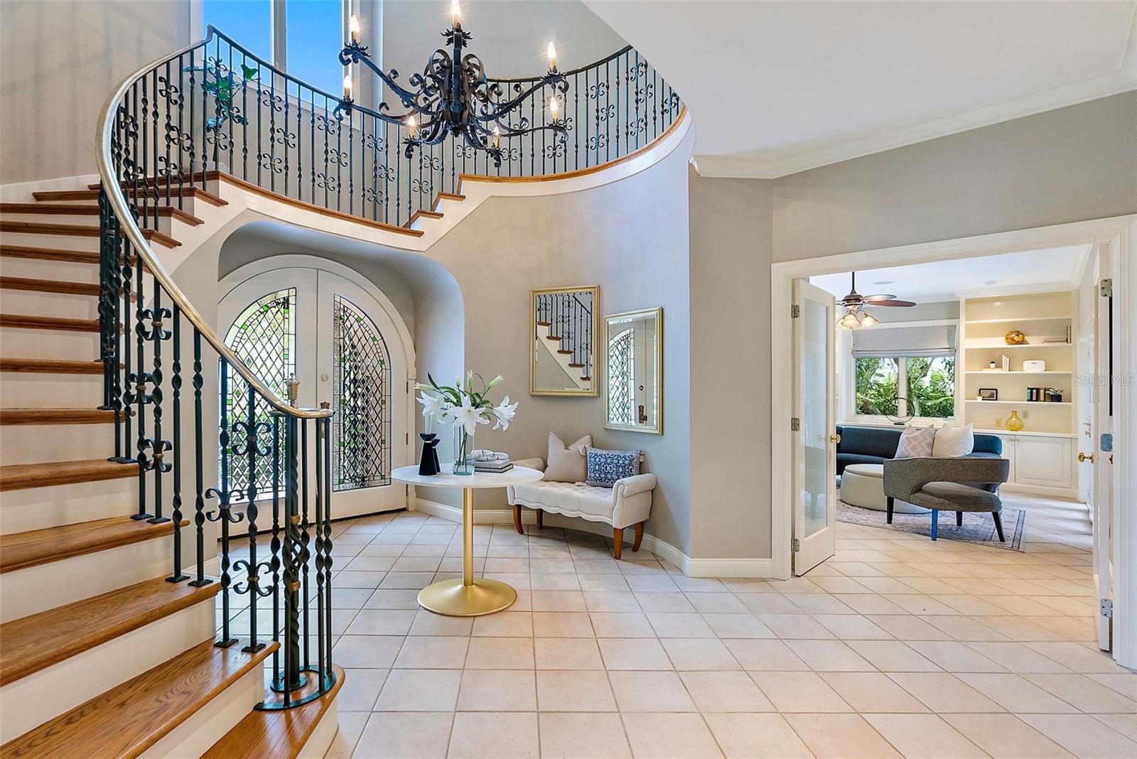 827 COLUMBUS DRIVE