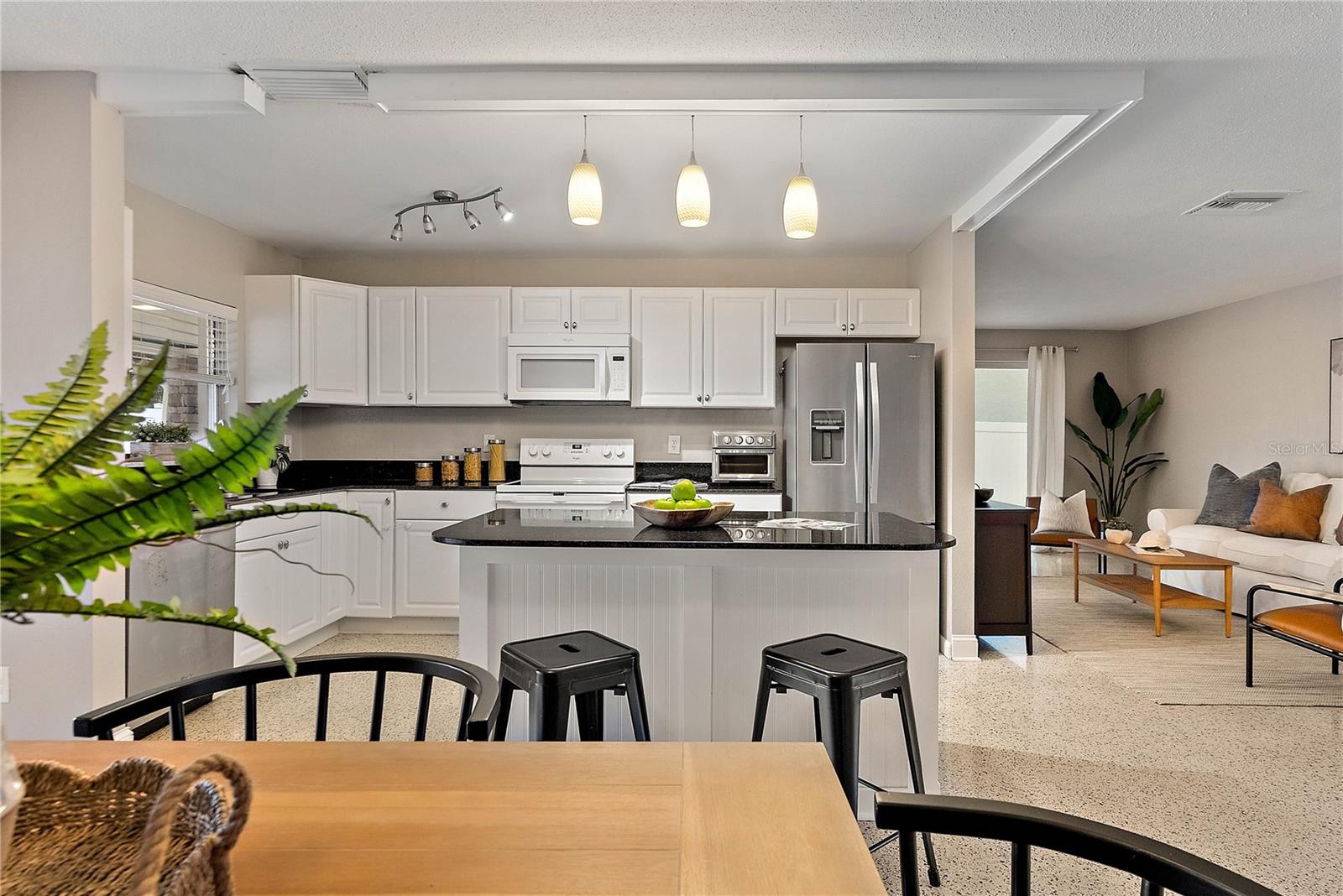 124 1ST STREET W
