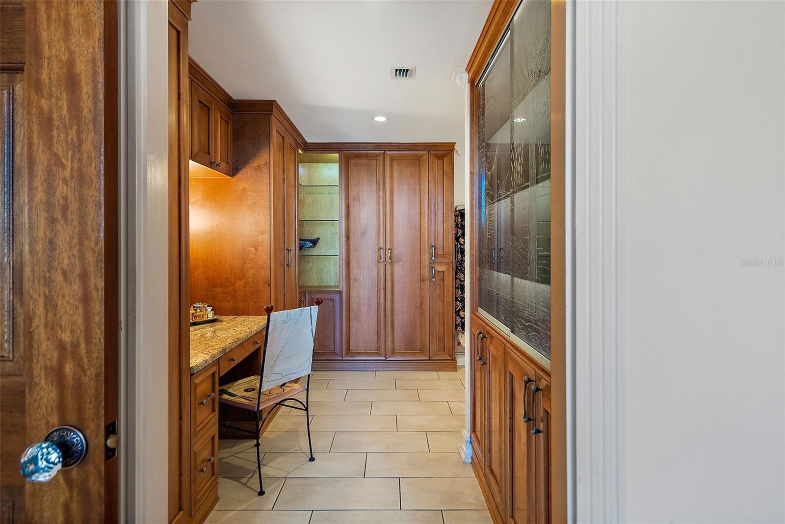1 BEACH DRIVE SE Unit: 1904