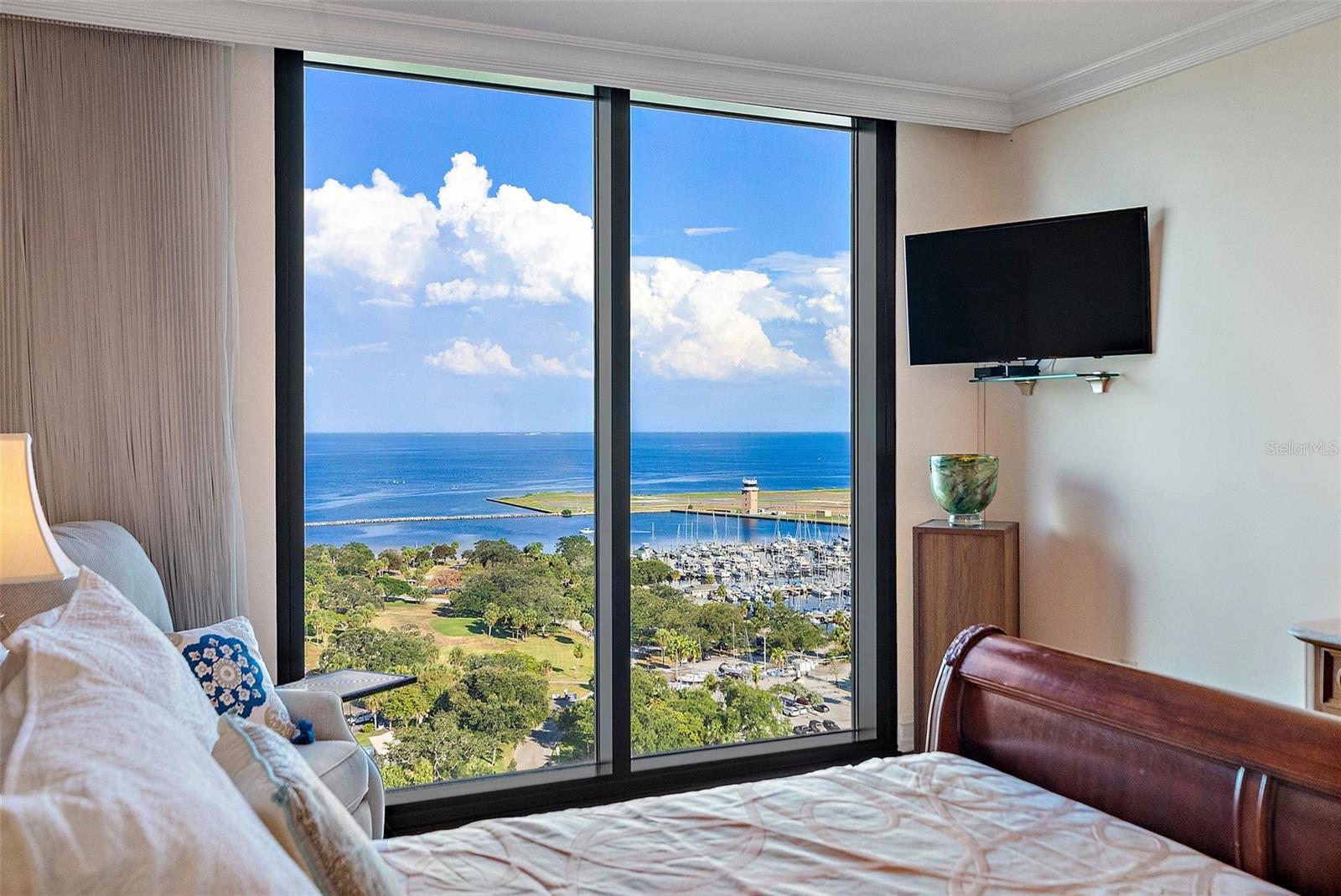 1 BEACH DRIVE SE Unit: 1904