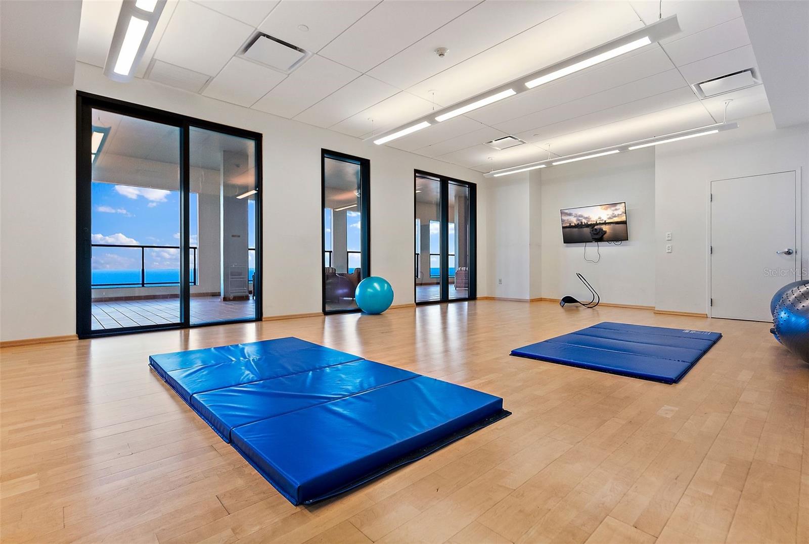 1 BEACH DRIVE SE Unit: 1904
