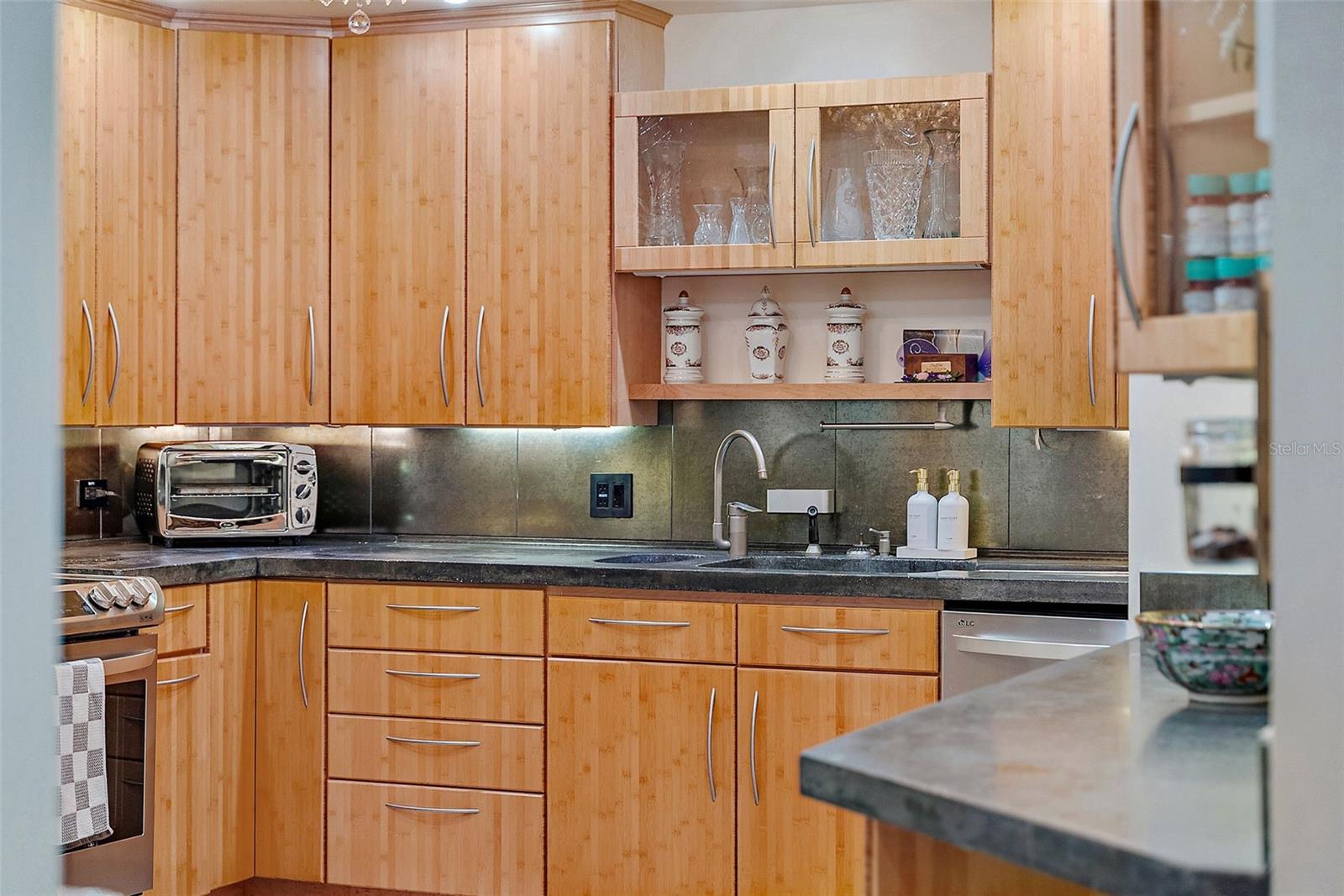 1 BEACH DRIVE SE Unit: 1904