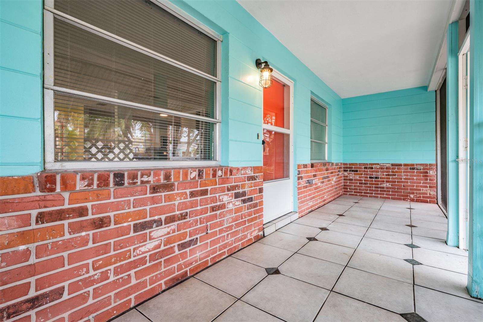 3002 DUPONT ST S