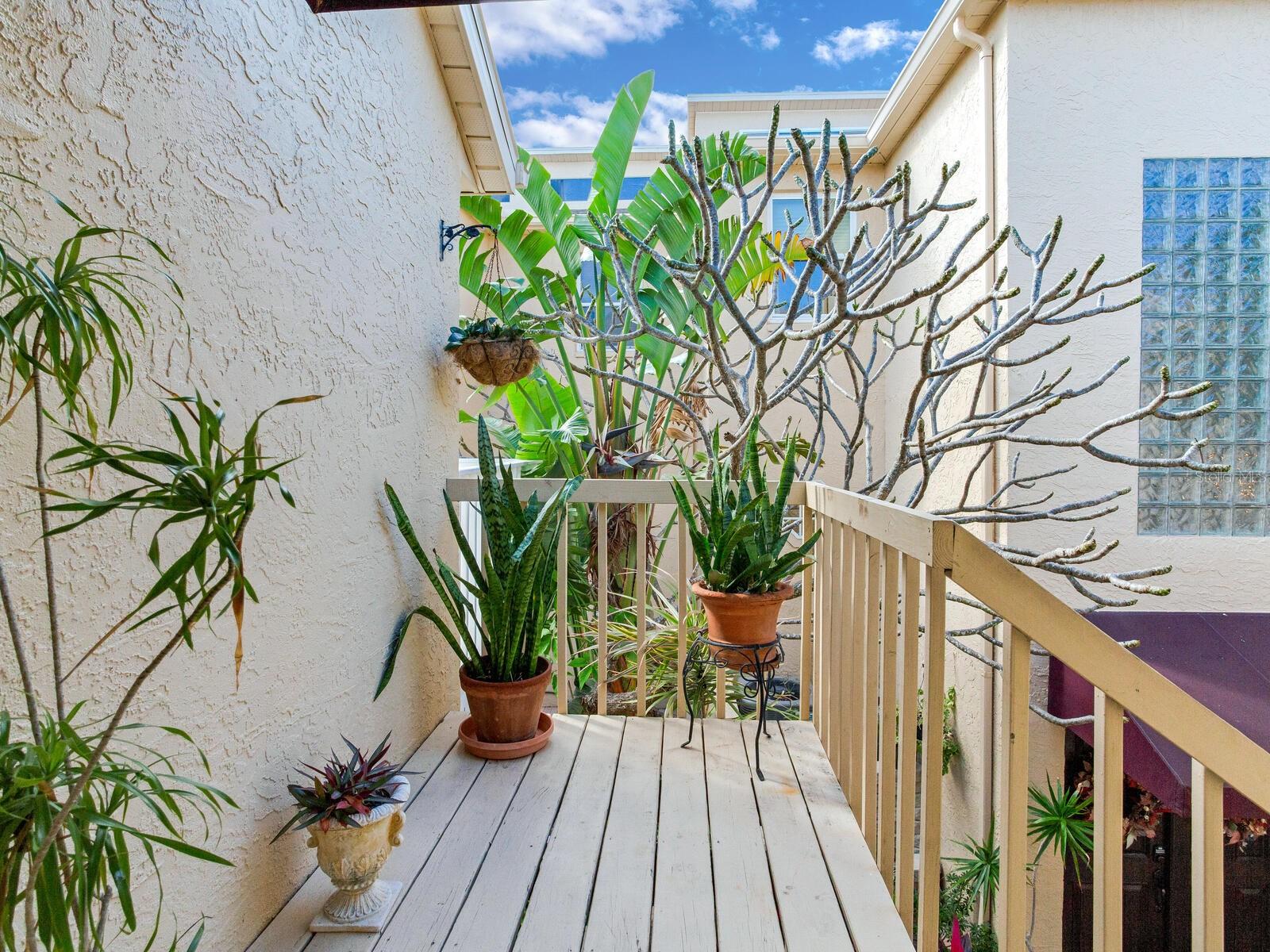 487 PINELLAS BAYWAY S Unit: 202