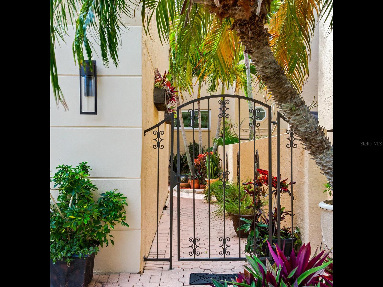 487 PINELLAS BAYWAY S Unit: 202