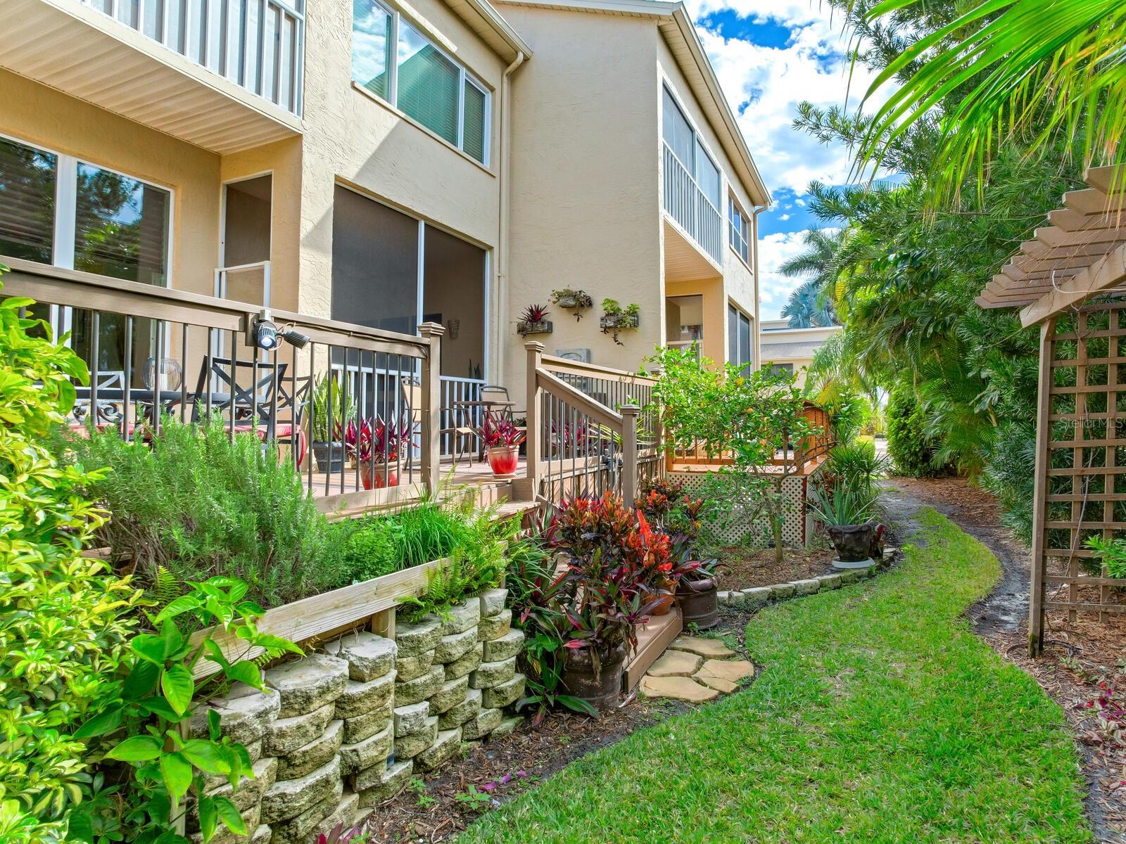 487 PINELLAS BAYWAY S Unit: 202