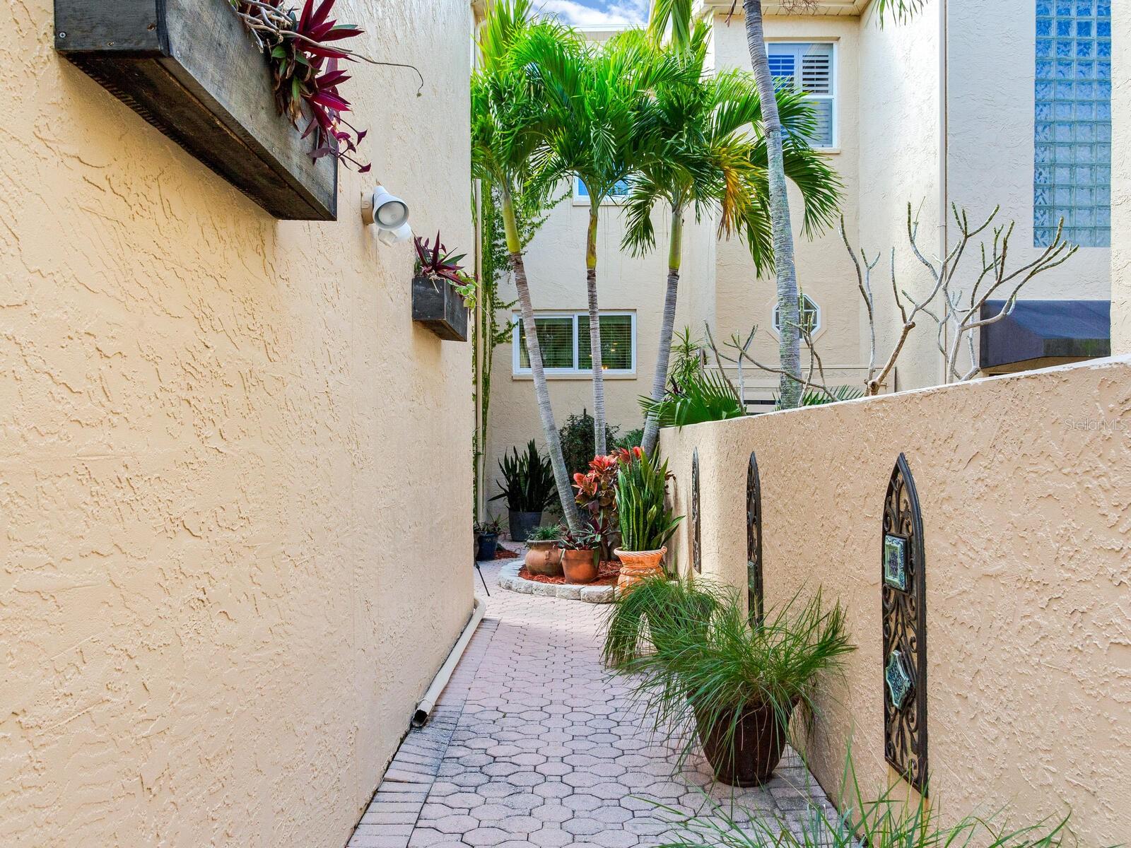 487 PINELLAS BAYWAY S Unit: 202