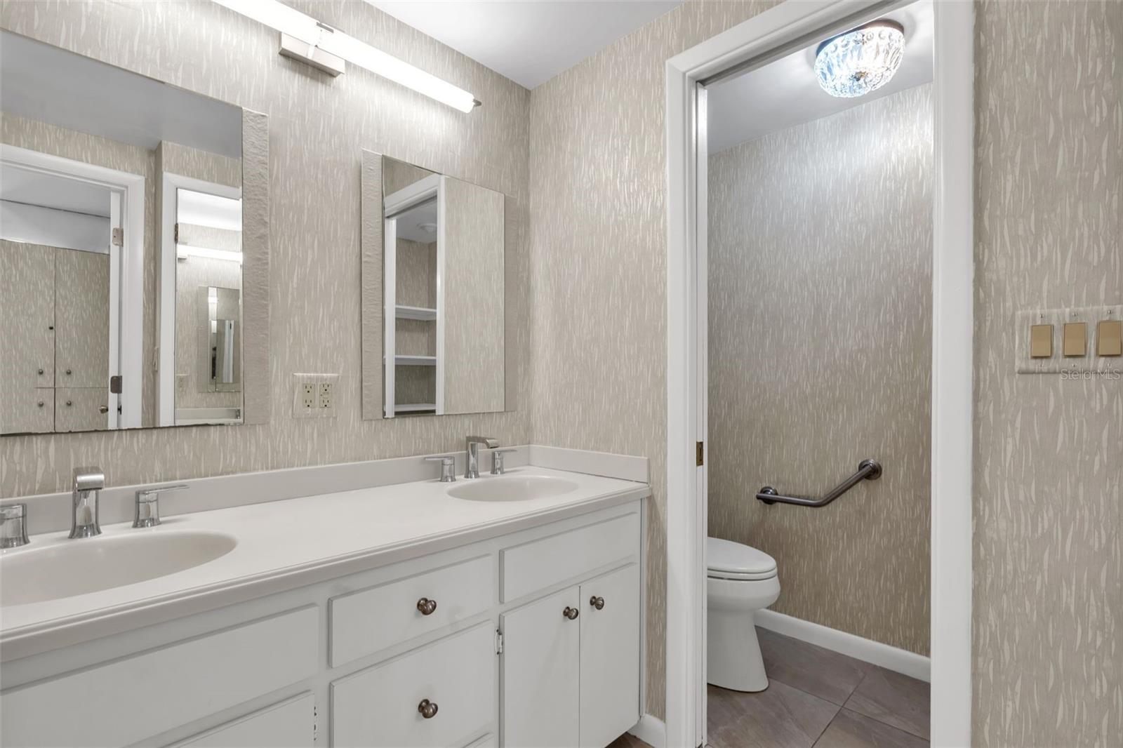 1 BEACH DR SE #1604
