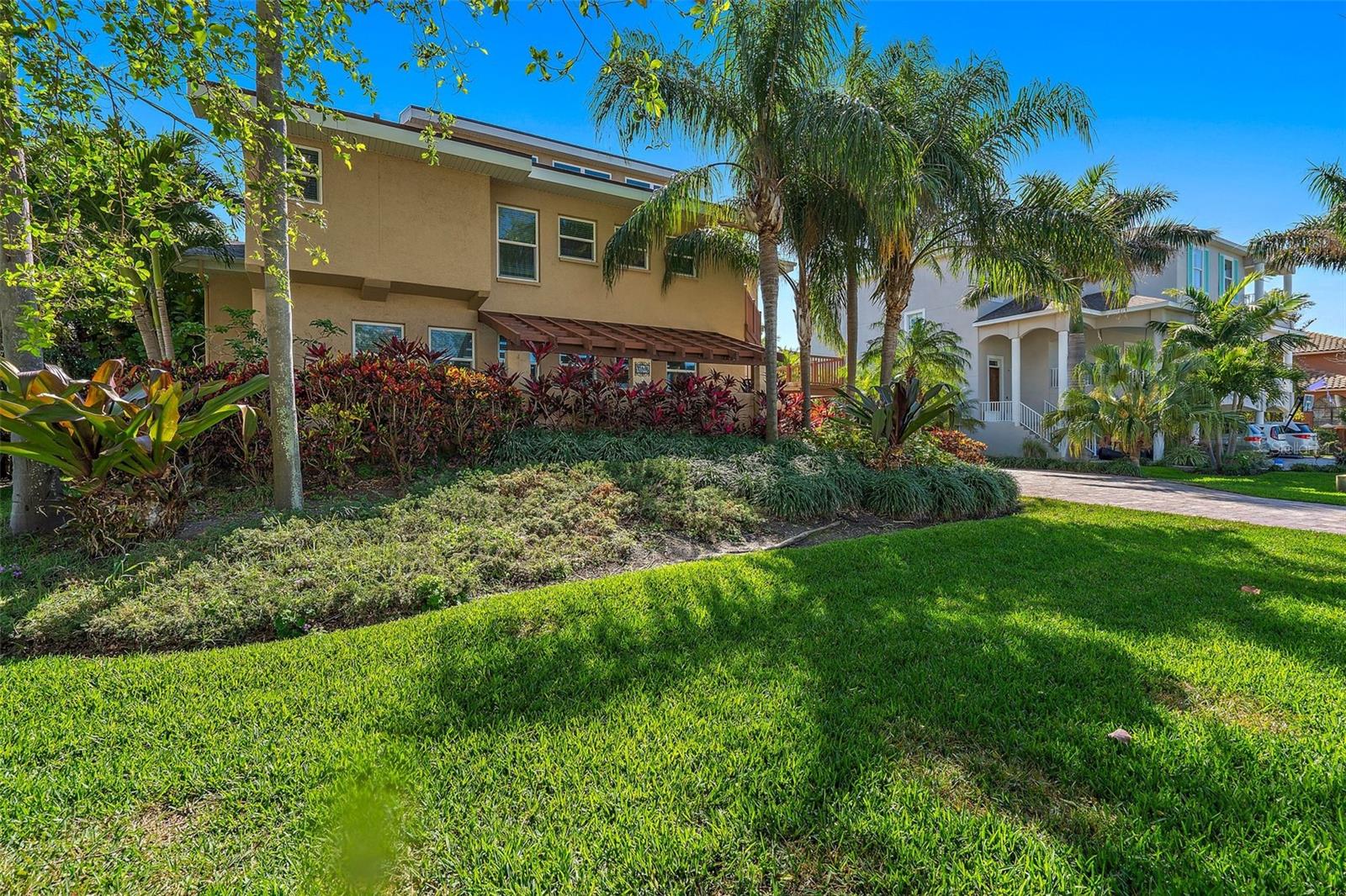 714 6TH STREET W