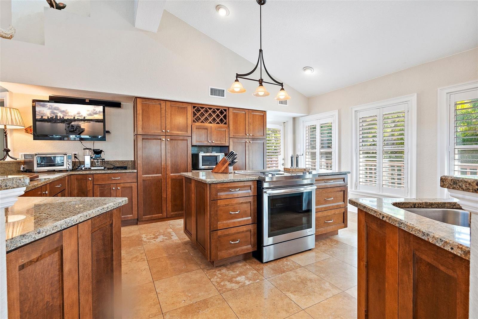 714 6TH STREET W