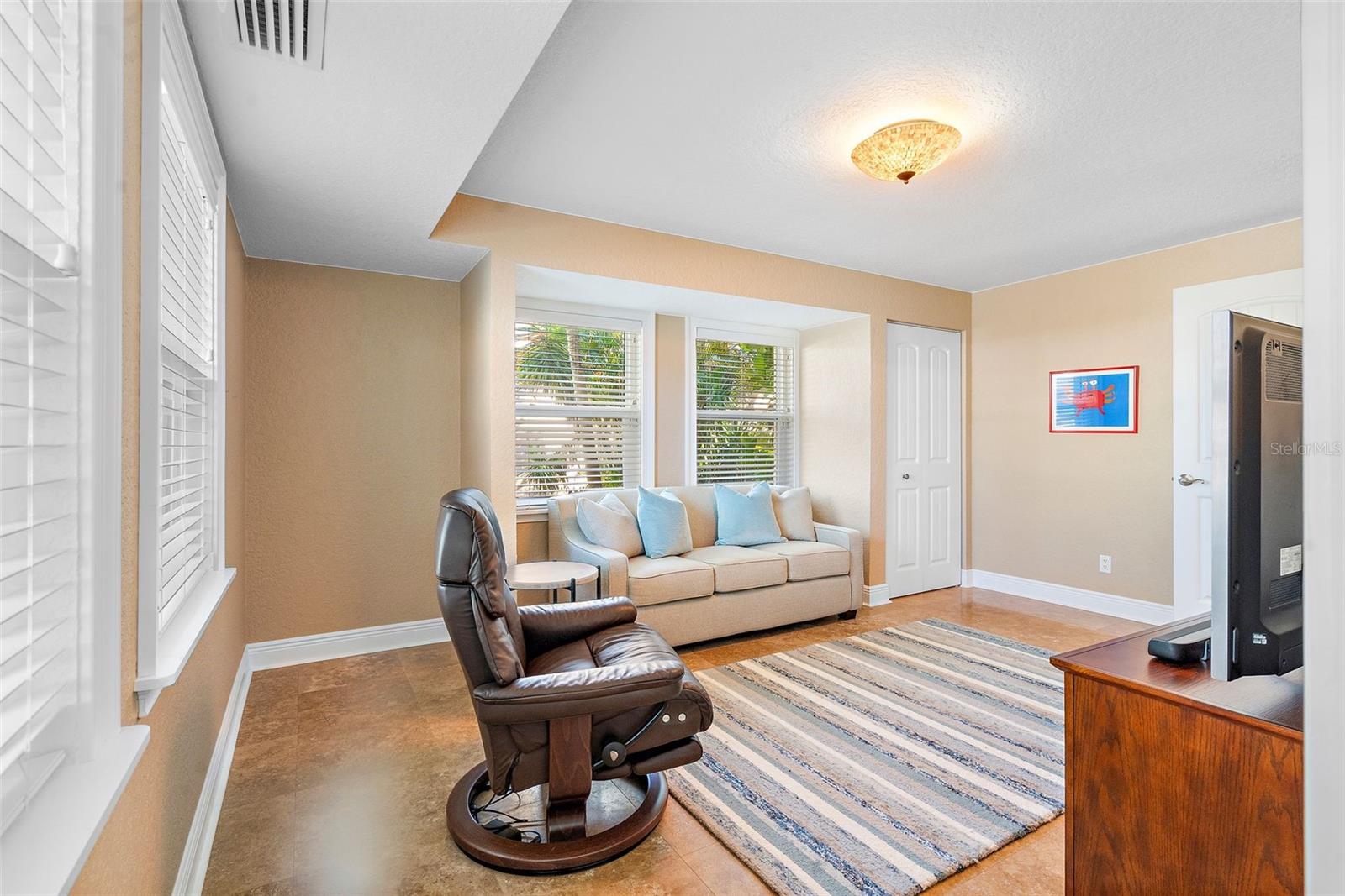 714 6TH STREET W