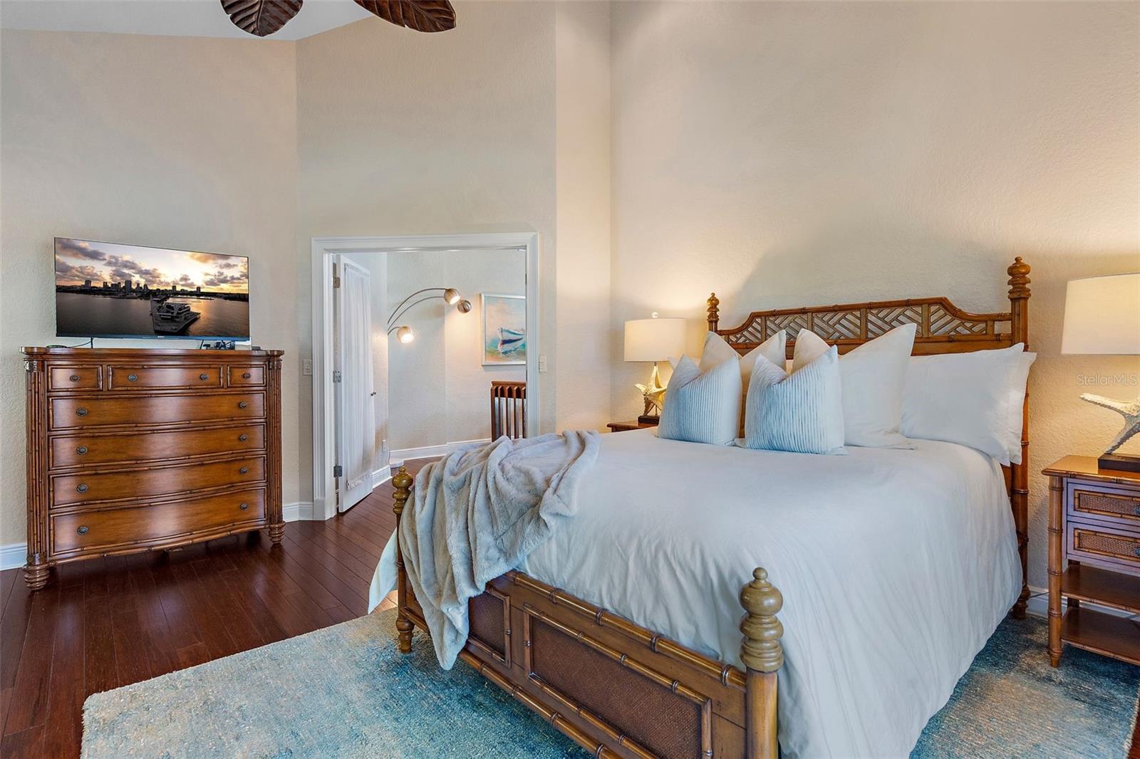 714 6TH STREET W