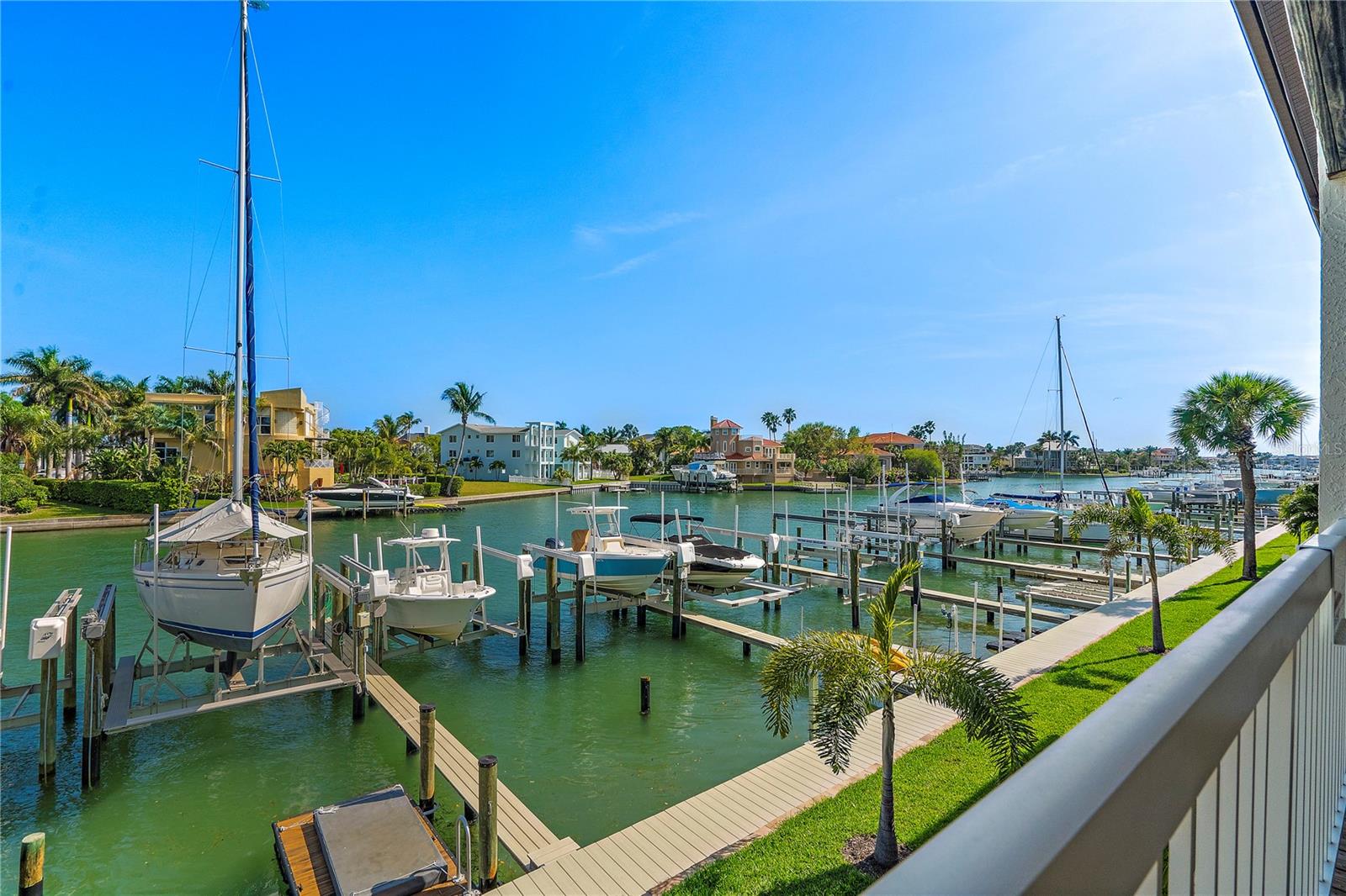 299 MADEIRA CIR