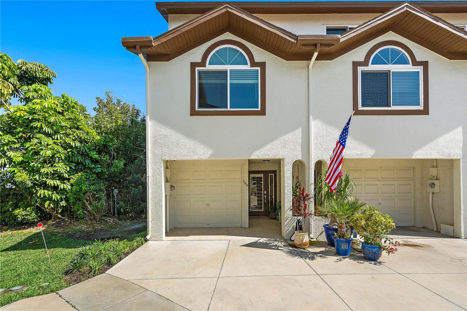 299 MADEIRA CIR