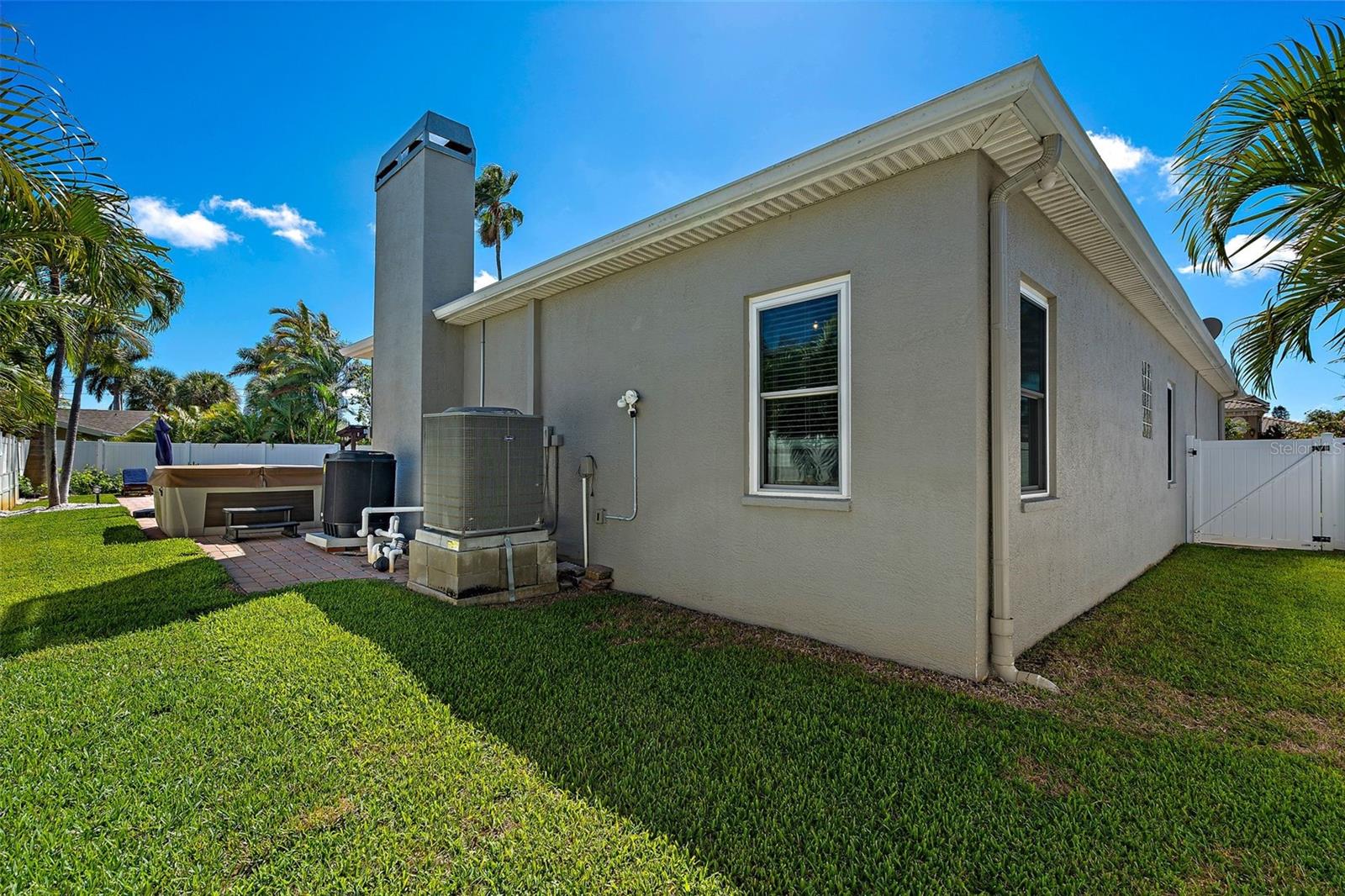 373 4TH AVE N