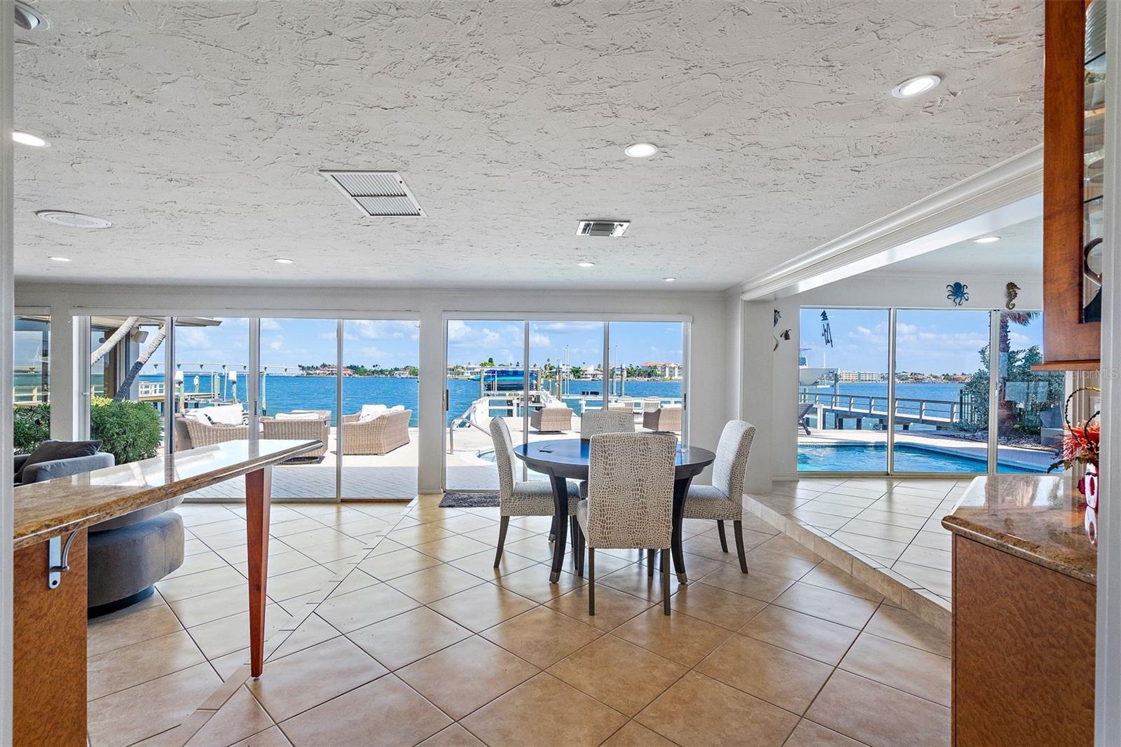 2121 E VINA DEL MAR BLVD