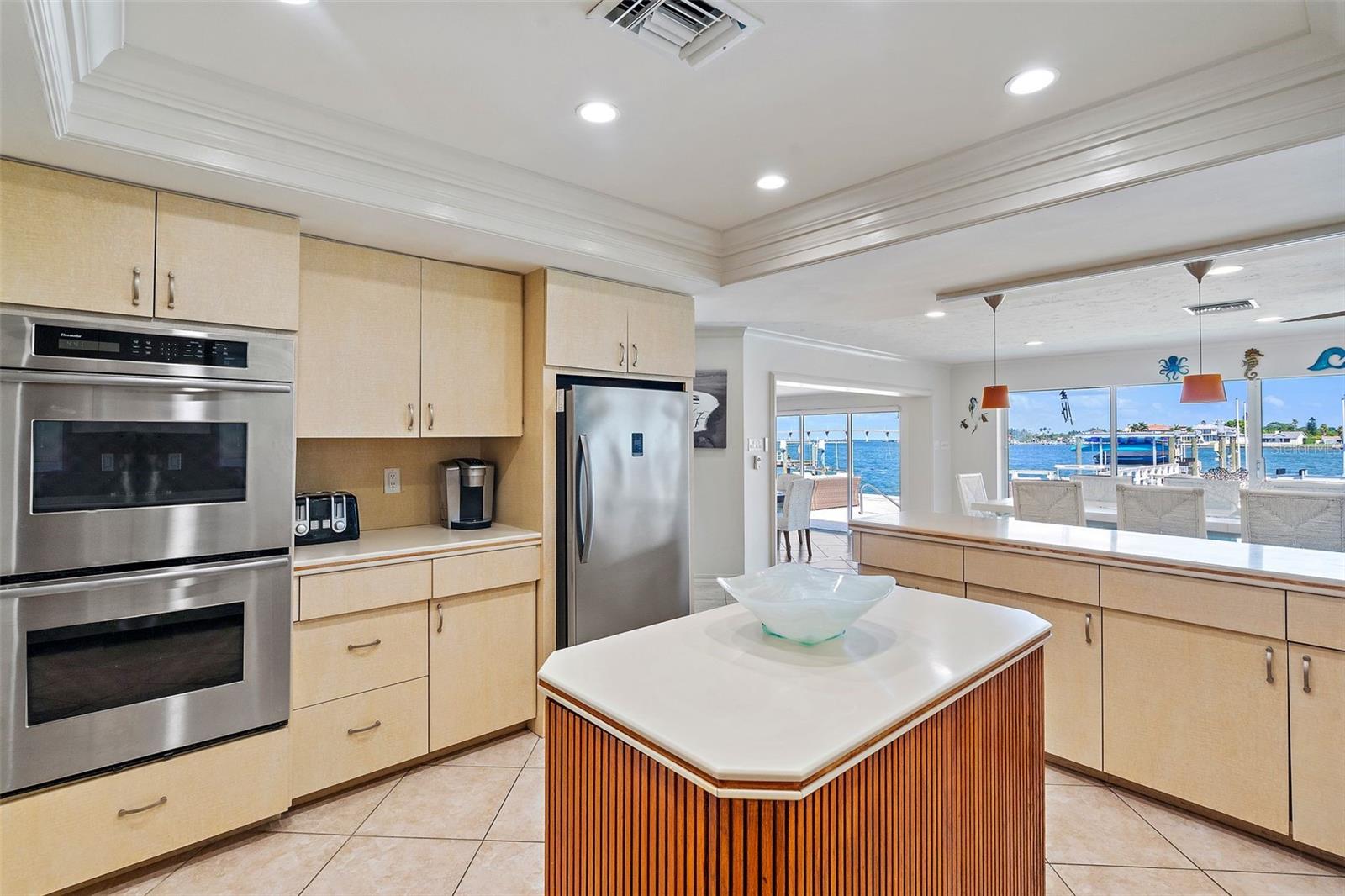 2121 E VINA DEL MAR BLVD