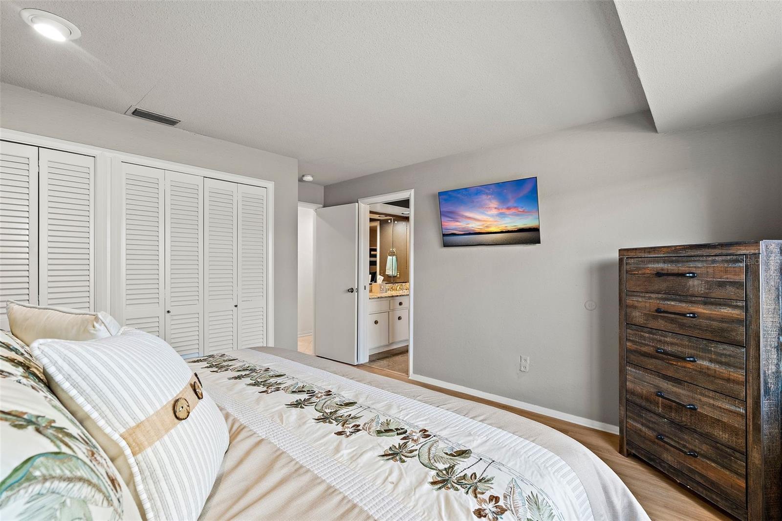 2121 E VINA DEL MAR BLVD