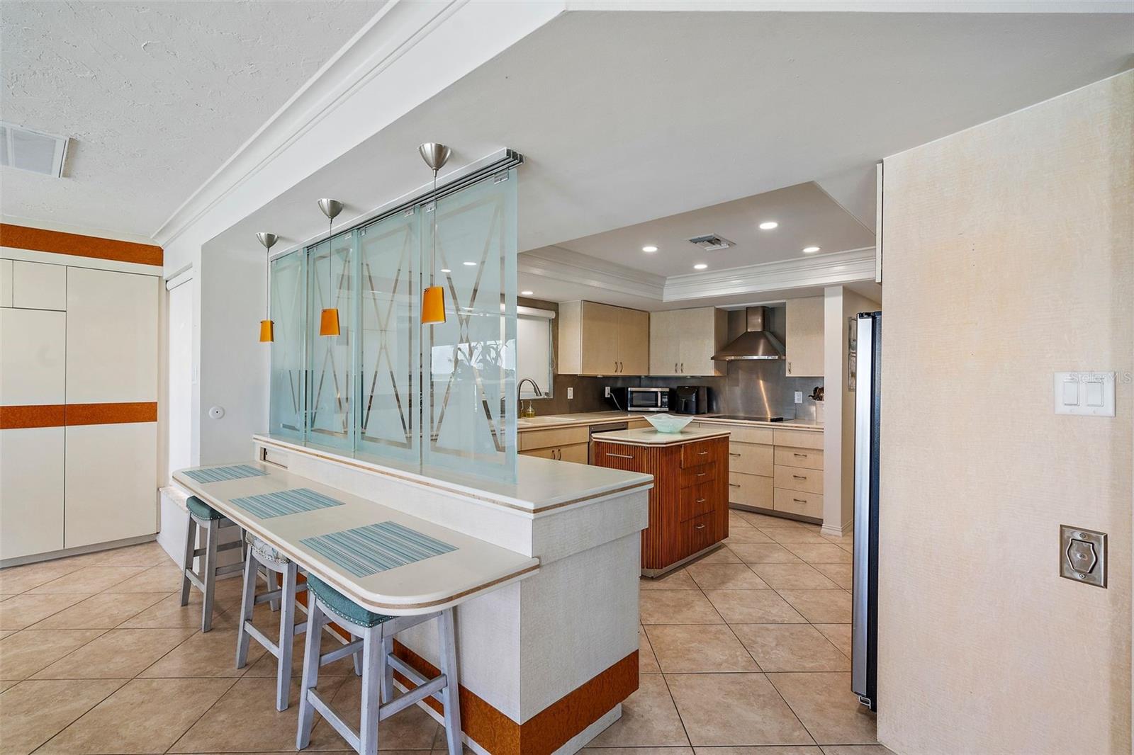 2121 E VINA DEL MAR BLVD