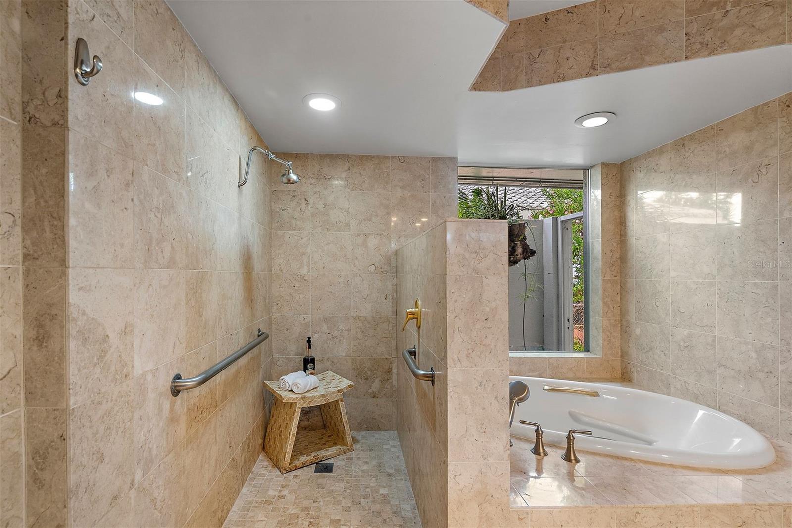 2121 E VINA DEL MAR BLVD