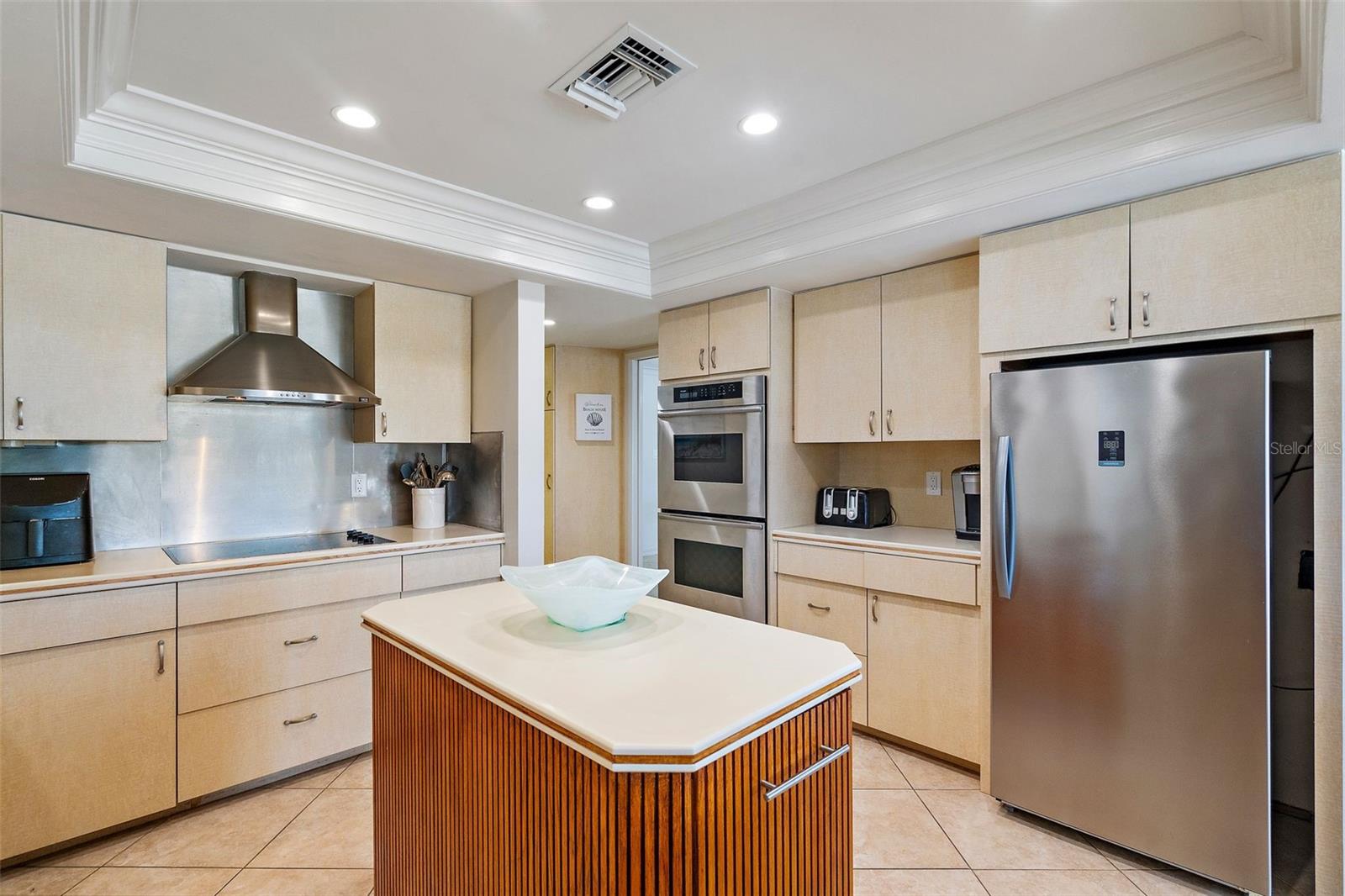 2121 E VINA DEL MAR BLVD