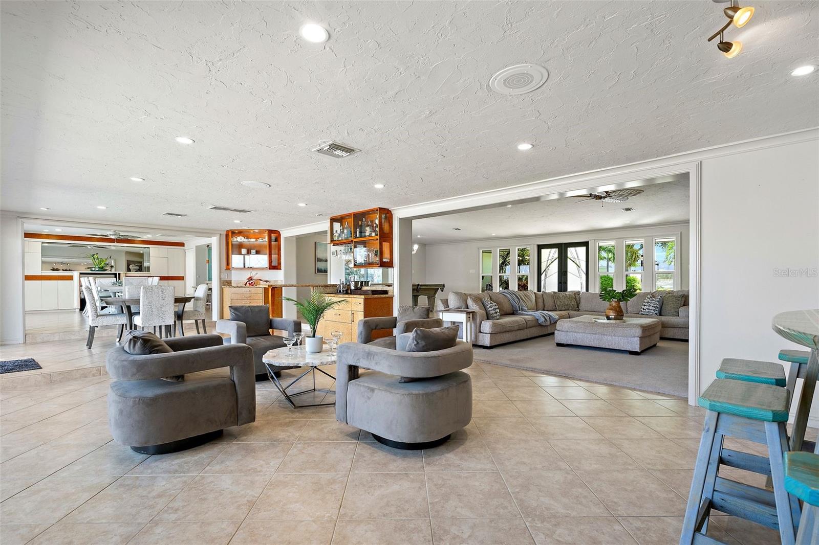 2121 E VINA DEL MAR BLVD