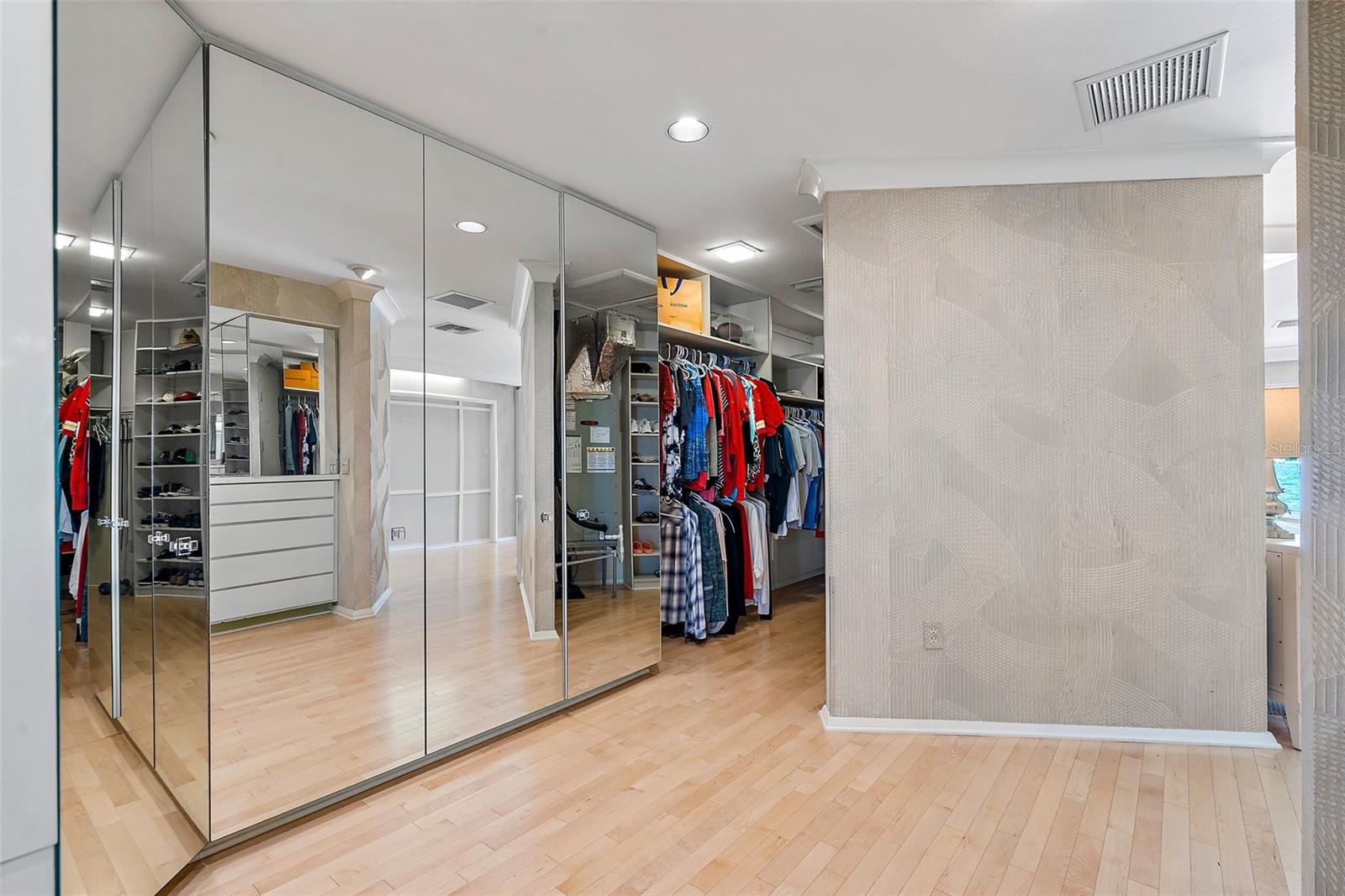 2121 E VINA DEL MAR BLVD