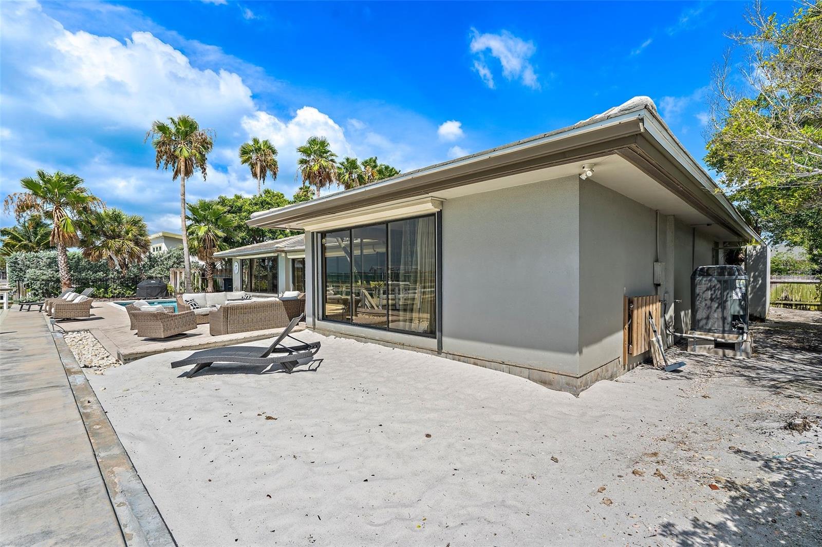 2121 E VINA DEL MAR BLVD