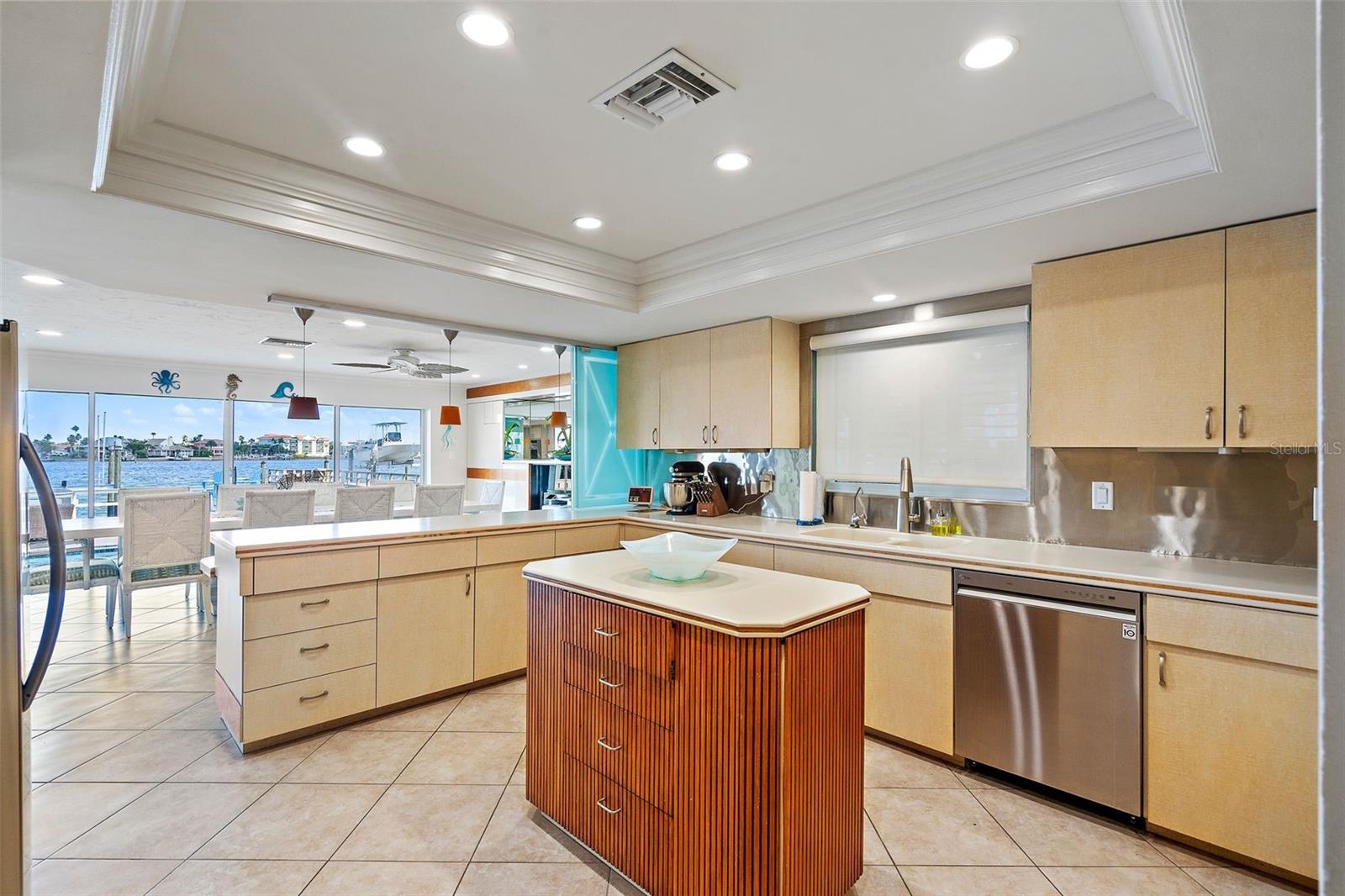 2121 E VINA DEL MAR BLVD