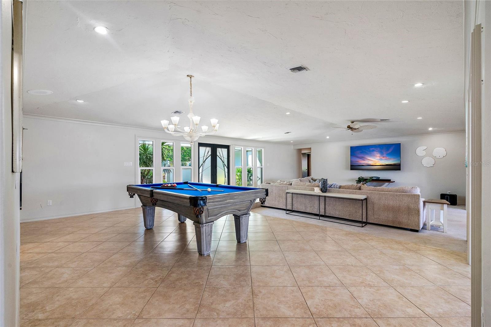 2121 E VINA DEL MAR BLVD