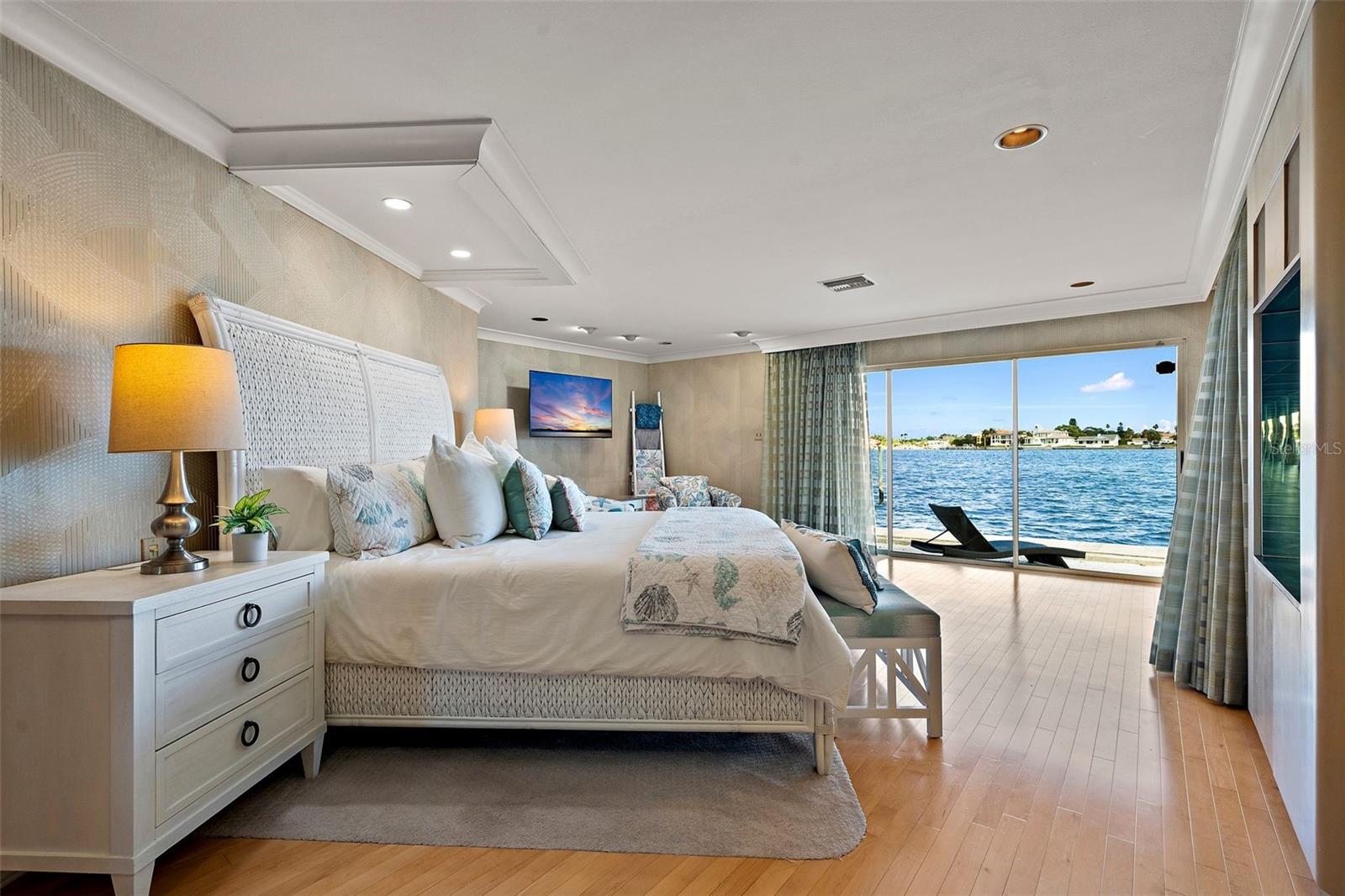 2121 E VINA DEL MAR BLVD