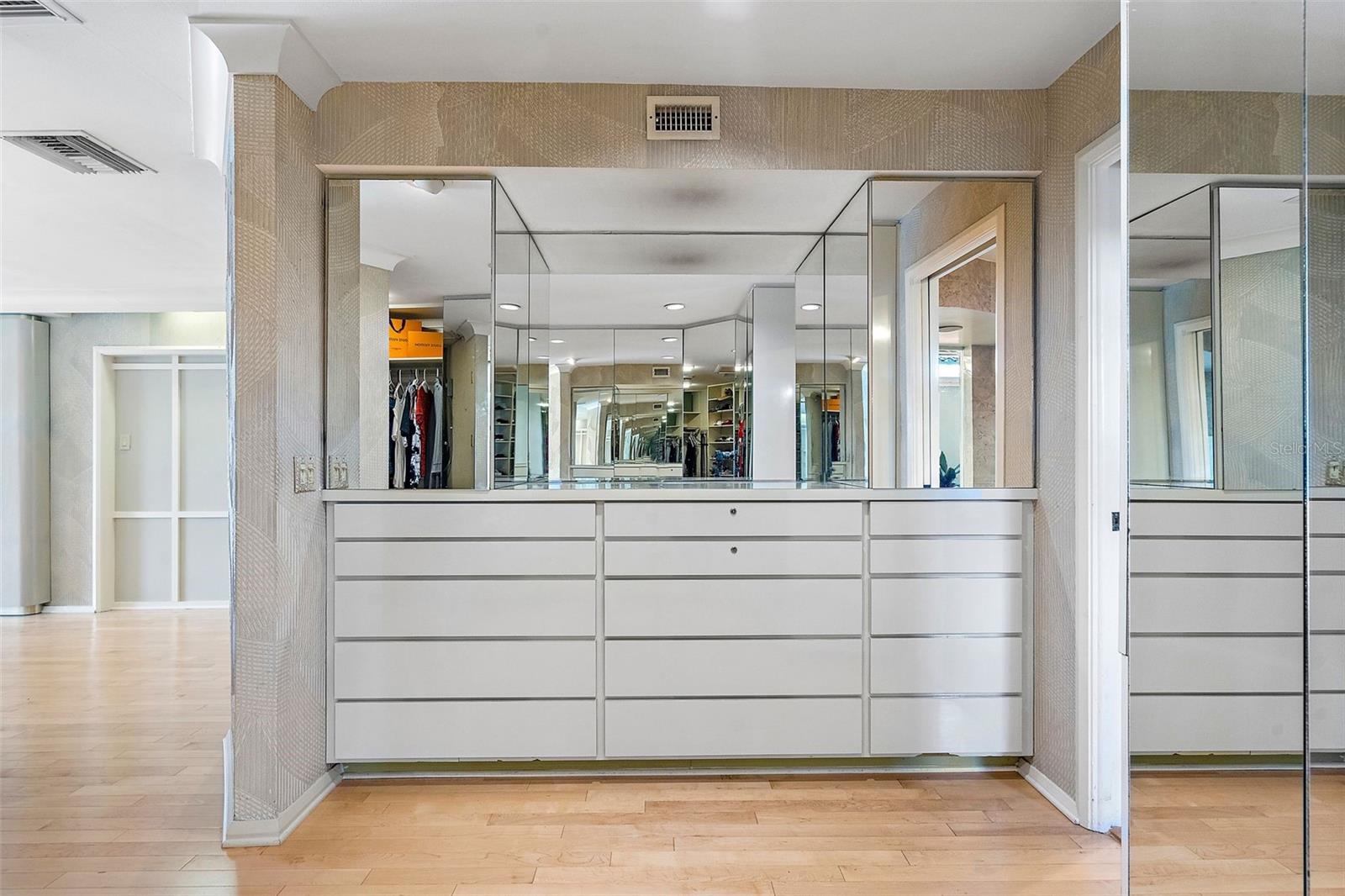 2121 E VINA DEL MAR BLVD