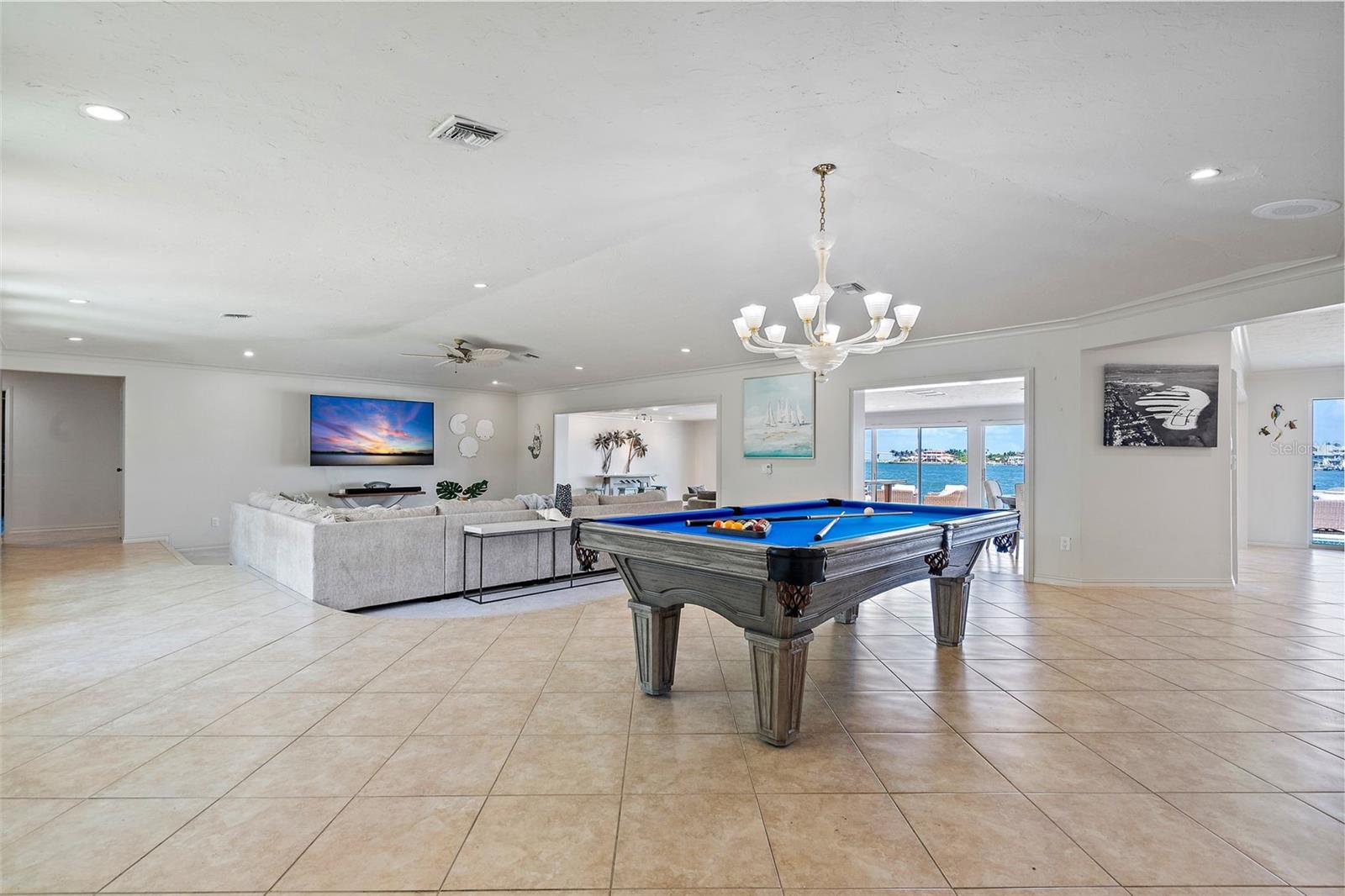 2121 E VINA DEL MAR BLVD