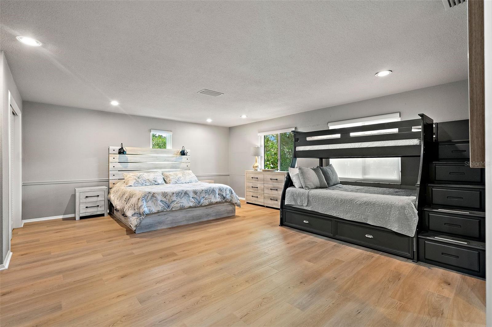 2121 E VINA DEL MAR BLVD