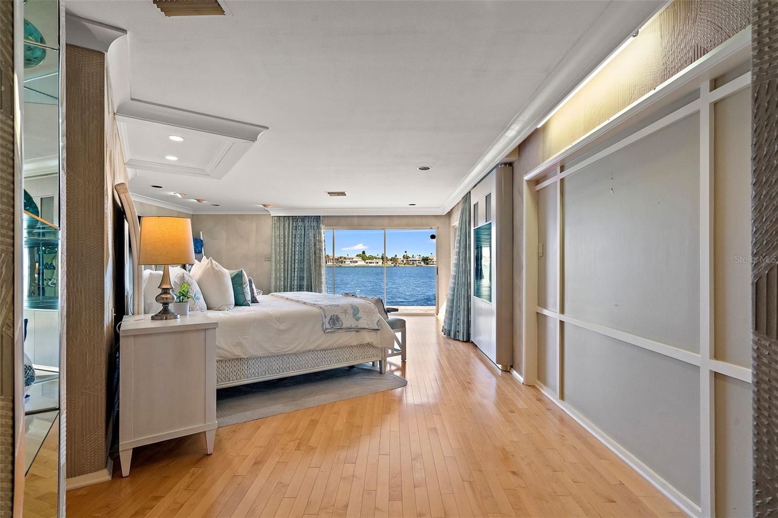 2121 E VINA DEL MAR BLVD