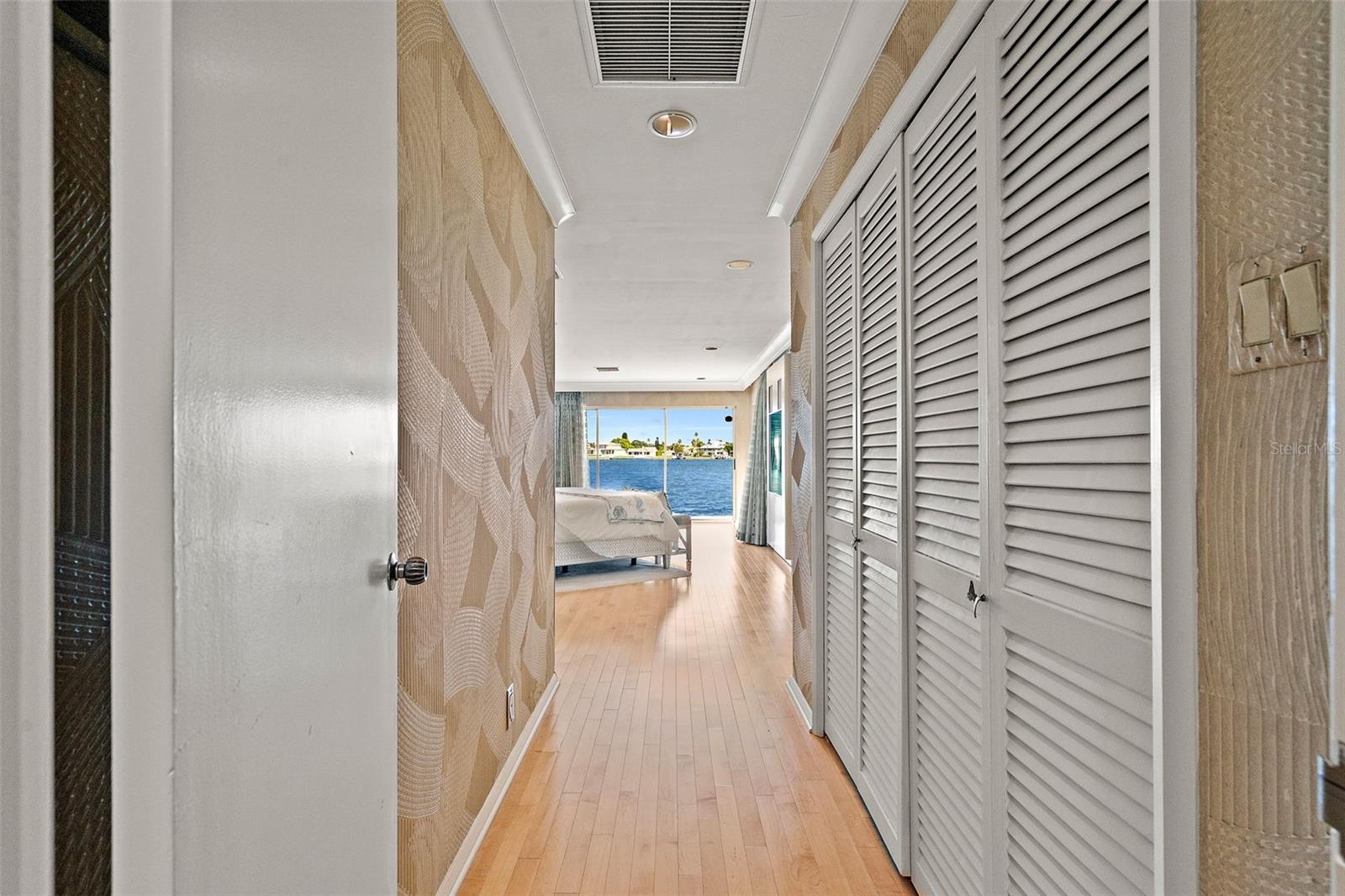 2121 E VINA DEL MAR BLVD