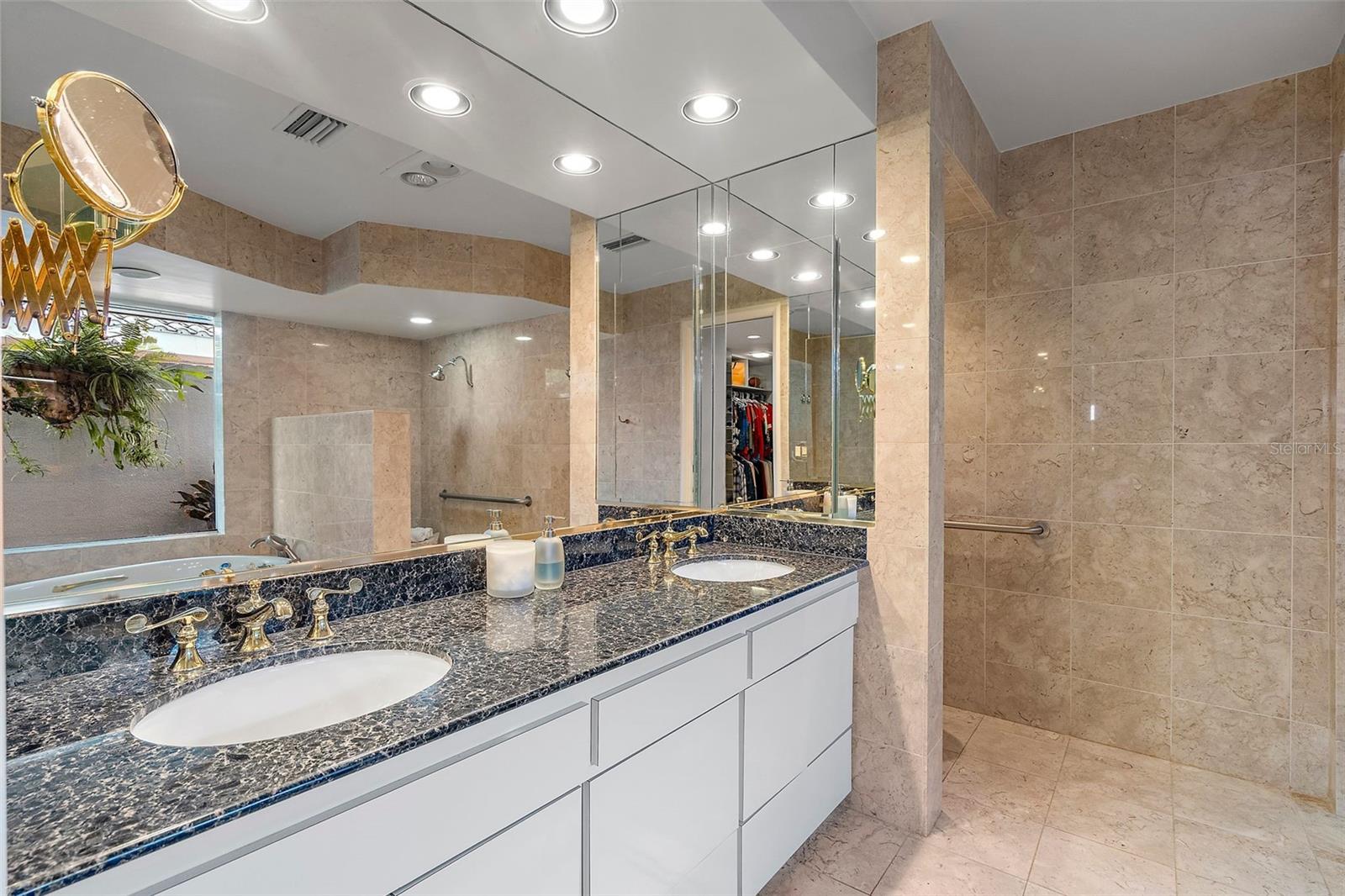 2121 E VINA DEL MAR BLVD