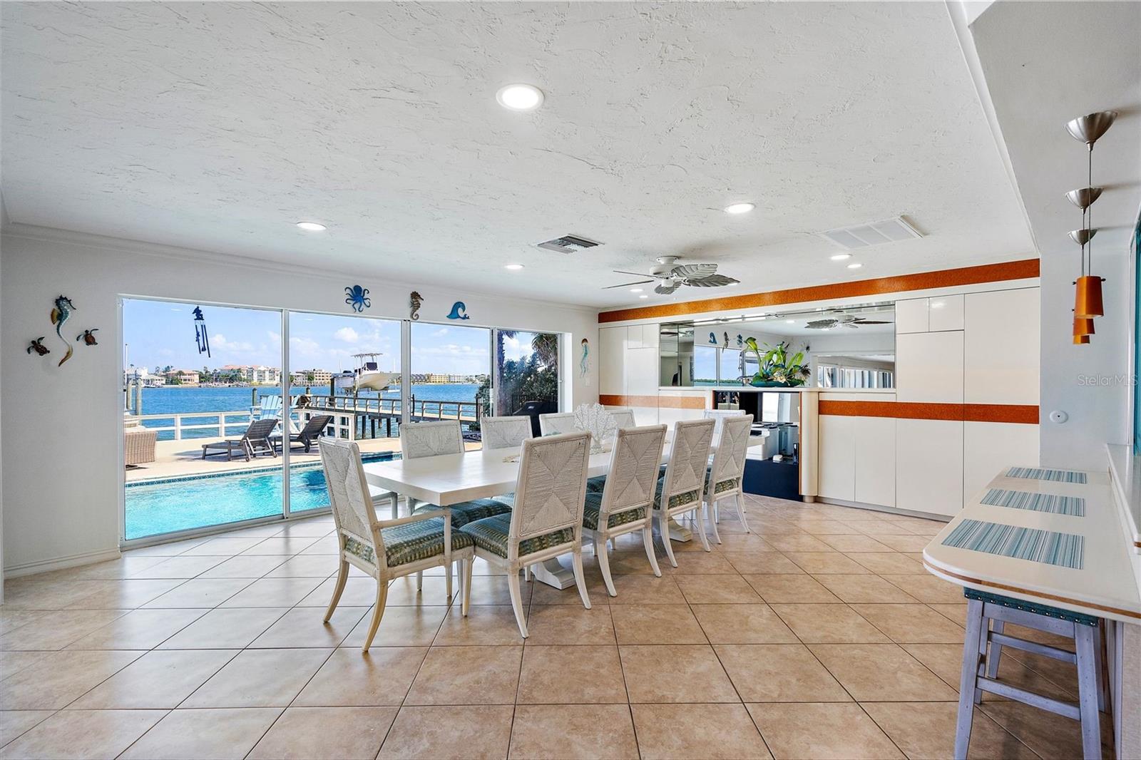 2121 E VINA DEL MAR BLVD