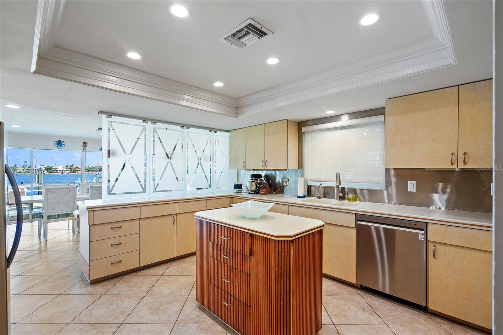 2121 E VINA DEL MAR BLVD