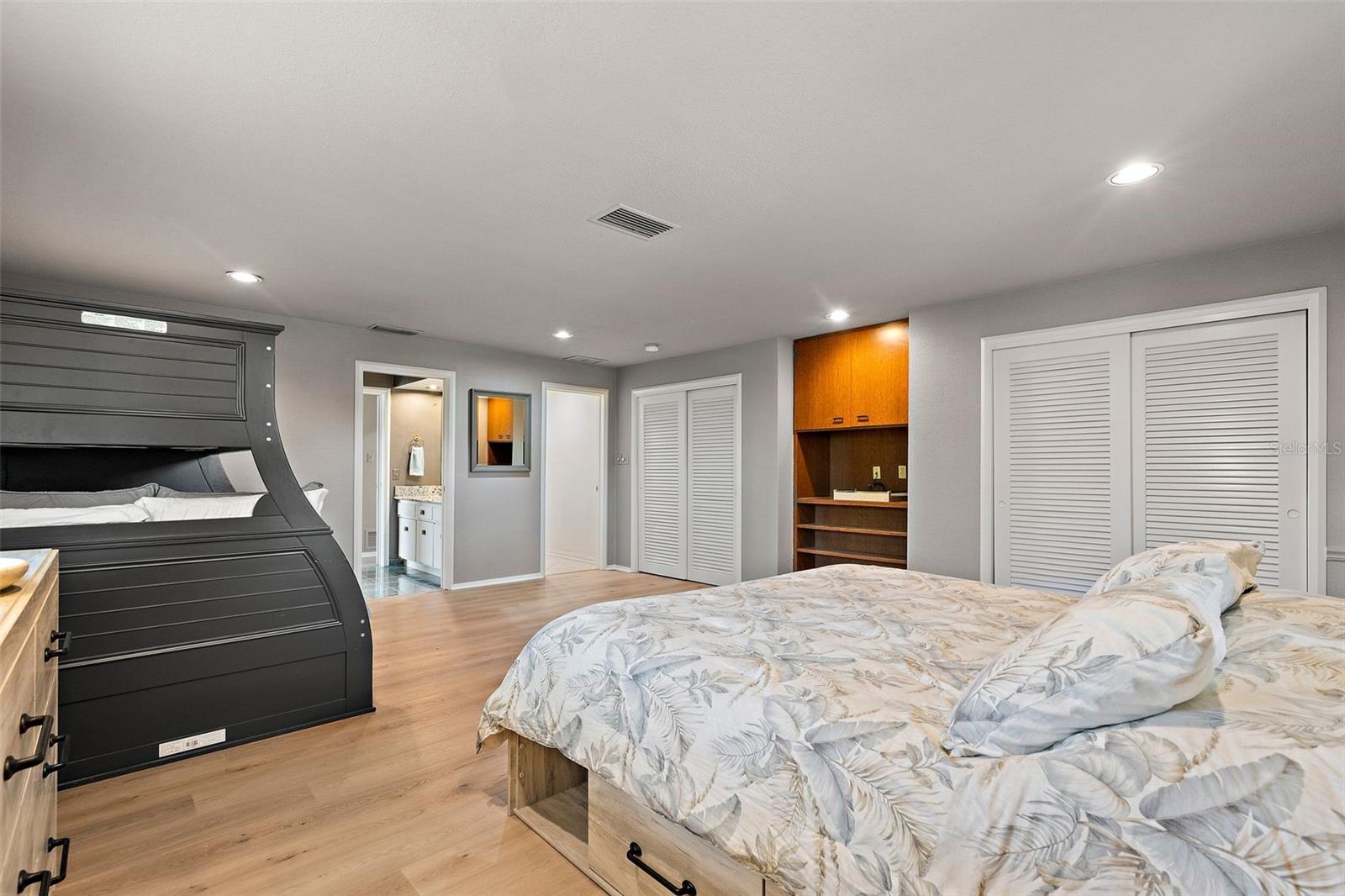 2121 E VINA DEL MAR BLVD